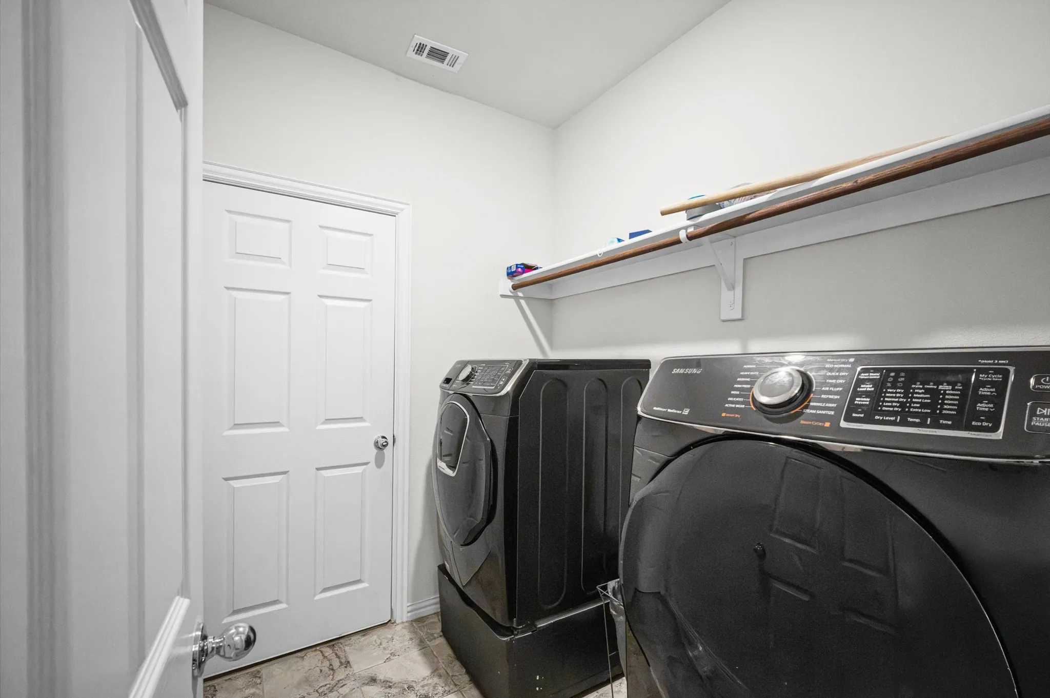 Single Family Residence For Rent in Denton County , 38 Mockingbird Lane, Sanger, Texas 76266, 3 Bedroom, 2 Bathroom, 2 Garage spaces, 1,581 Sqft, built in 2022, mls#21396150, Real Estate Agent in Sanger, Homes For Rent in Denton county, Homes For Rent in Sanger, Realtor in Sanger Texas, Real Estate Brokerage Independent Realty Texas, Luminita Cordes Realtor