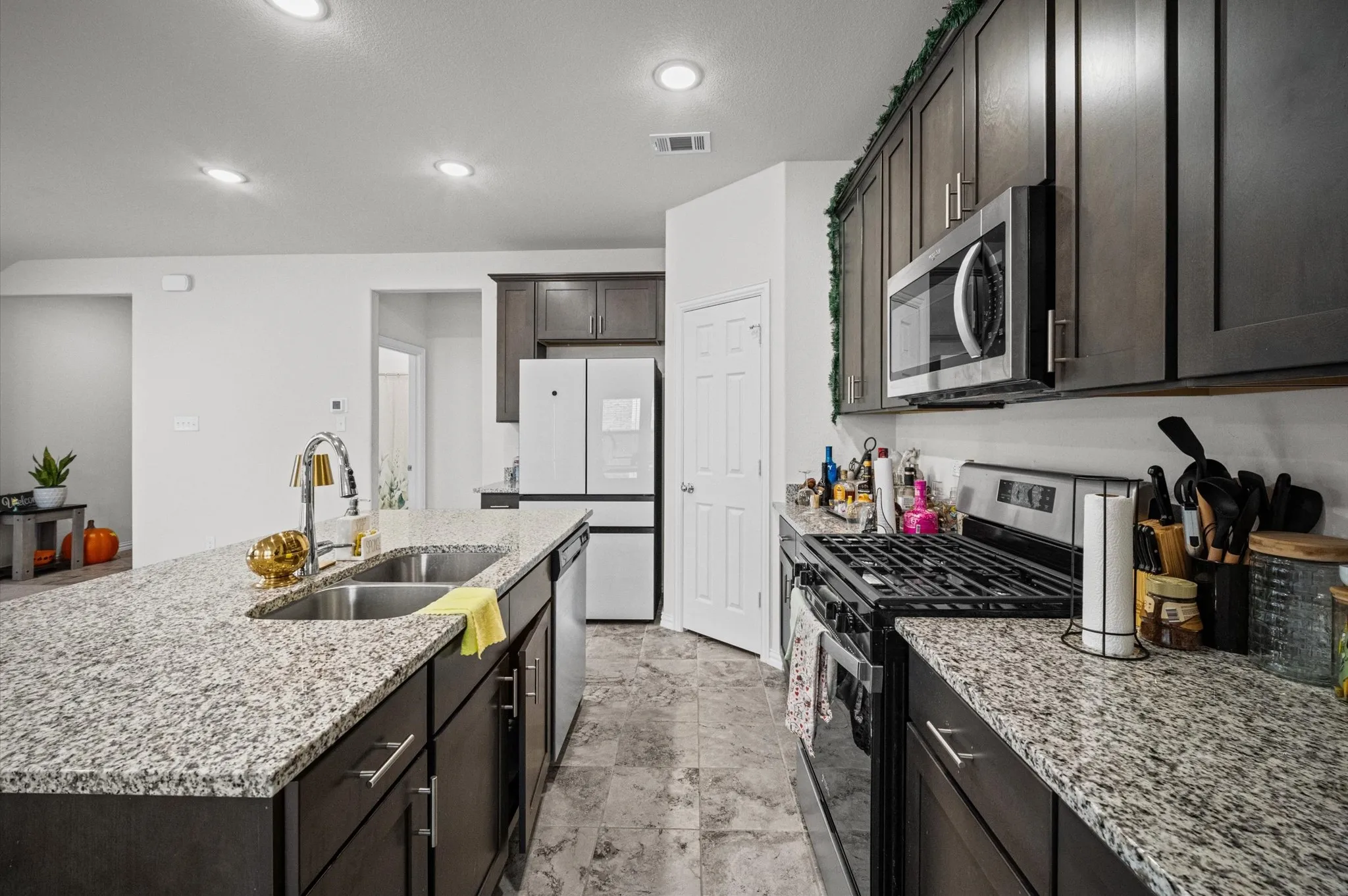 Single Family Residence For Rent in Denton County , 38 Mockingbird Lane, Sanger, Texas 76266, 3 Bedroom, 2 Bathroom, 2 Garage spaces, 1,581 Sqft, built in 2022, mls#21396150, Real Estate Agent in Sanger, Homes For Rent in Denton county, Homes For Rent in Sanger, Realtor in Sanger Texas, Real Estate Brokerage Independent Realty Texas, Luminita Cordes Realtor