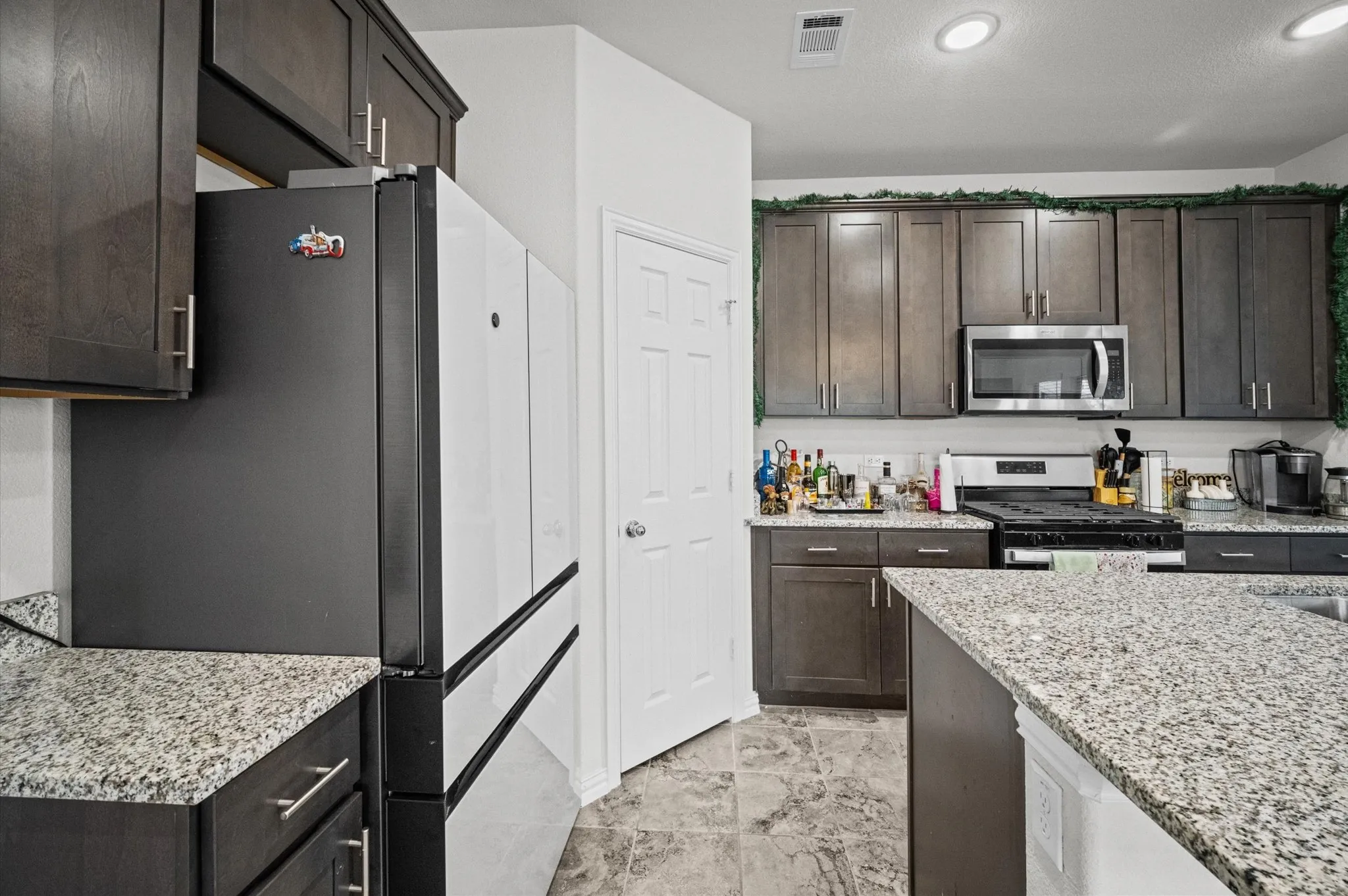 Single Family Residence For Rent in Denton County , 38 Mockingbird Lane, Sanger, Texas 76266, 3 Bedroom, 2 Bathroom, 2 Garage spaces, 1,581 Sqft, built in 2022, mls#21396150, Real Estate Agent in Sanger, Homes For Rent in Denton county, Homes For Rent in Sanger, Realtor in Sanger Texas, Real Estate Brokerage Independent Realty Texas, Luminita Cordes Realtor