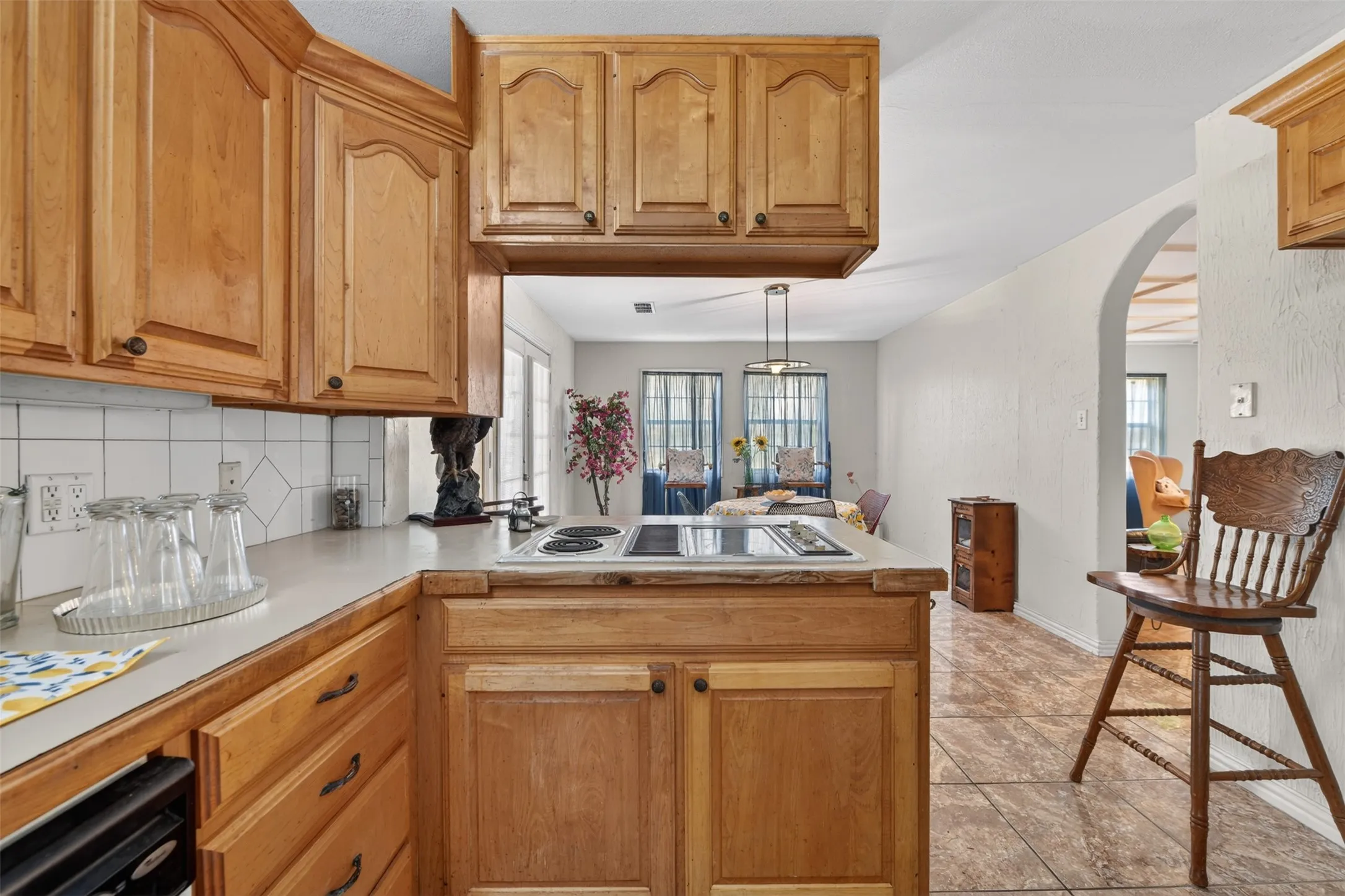 Single Family Residence For Sale in Ellis County , 104 Bow Creek, Red Oak, Texas 75154, 4 Bedroom, 3 Bathroom, 2 Garage spaces, 2,100 Sqft, built in 1993, mls#21396172, Real Estate Agent in Red Oak, Homes For Sale in Ellis county, Homes For Sale in Red Oak, Realtor in Red Oak Texas, Real Estate Brokerage Independent Realty Texas, Luminita Cordes Realtor