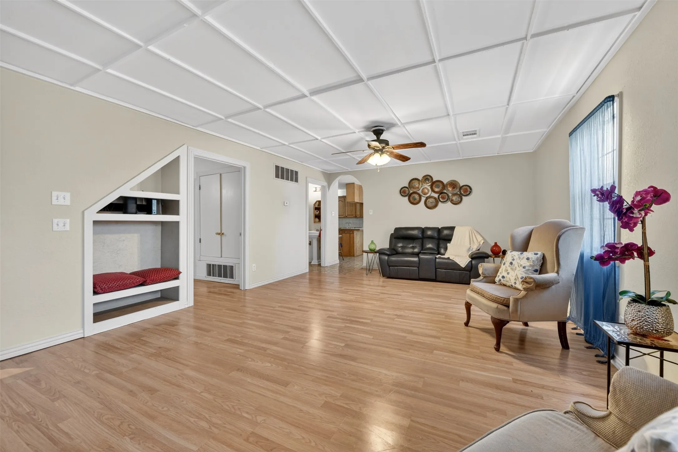 Single Family Residence For Sale in Ellis County , 104 Bow Creek, Red Oak, Texas 75154, 4 Bedroom, 3 Bathroom, 2 Garage spaces, 2,100 Sqft, built in 1993, mls#21396172, Real Estate Agent in Red Oak, Homes For Sale in Ellis county, Homes For Sale in Red Oak, Realtor in Red Oak Texas, Real Estate Brokerage Independent Realty Texas, Luminita Cordes Realtor