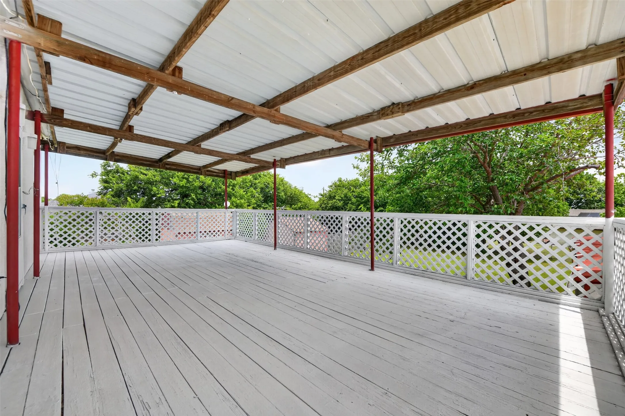 Single Family Residence For Sale in Ellis County , 104 Bow Creek, Red Oak, Texas 75154, 4 Bedroom, 3 Bathroom, 2 Garage spaces, 2,100 Sqft, built in 1993, mls#21396172, Real Estate Agent in Red Oak, Homes For Sale in Ellis county, Homes For Sale in Red Oak, Realtor in Red Oak Texas, Real Estate Brokerage Independent Realty Texas, Luminita Cordes Realtor