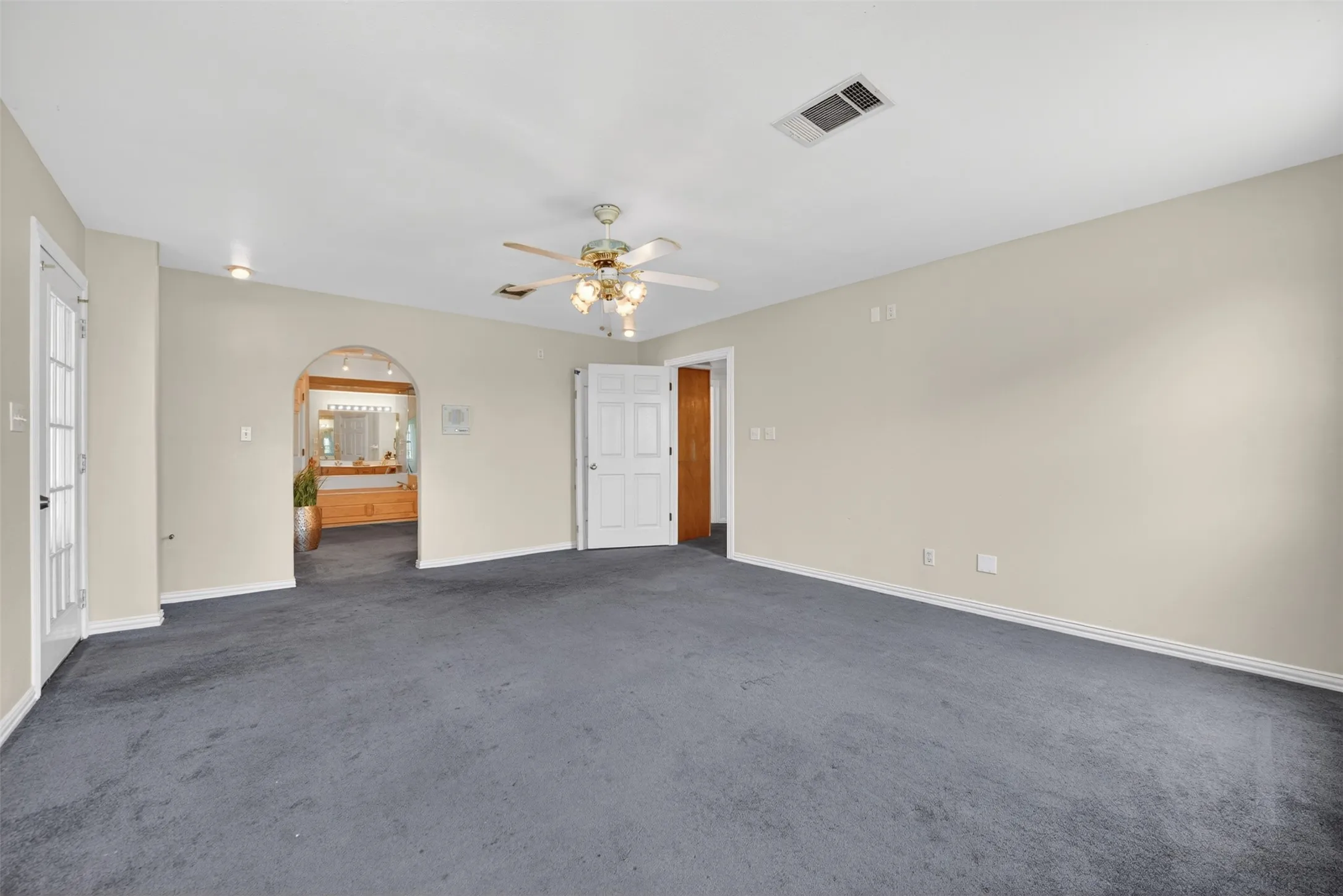 Single Family Residence For Sale in Ellis County , 104 Bow Creek, Red Oak, Texas 75154, 4 Bedroom, 3 Bathroom, 2 Garage spaces, 2,100 Sqft, built in 1993, mls#21396172, Real Estate Agent in Red Oak, Homes For Sale in Ellis county, Homes For Sale in Red Oak, Realtor in Red Oak Texas, Real Estate Brokerage Independent Realty Texas, Luminita Cordes Realtor