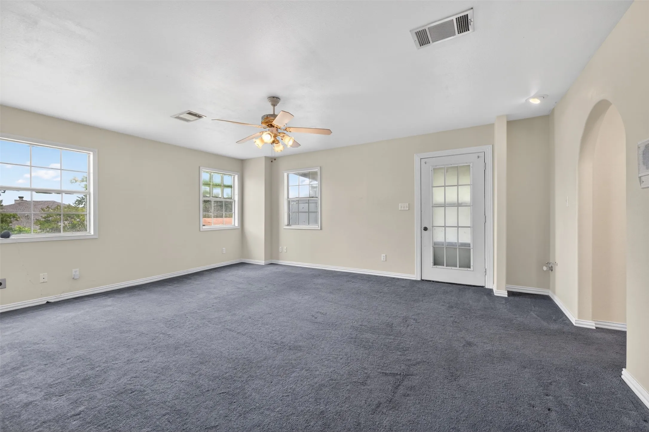Single Family Residence For Sale in Ellis County , 104 Bow Creek, Red Oak, Texas 75154, 4 Bedroom, 3 Bathroom, 2 Garage spaces, 2,100 Sqft, built in 1993, mls#21396172, Real Estate Agent in Red Oak, Homes For Sale in Ellis county, Homes For Sale in Red Oak, Realtor in Red Oak Texas, Real Estate Brokerage Independent Realty Texas, Luminita Cordes Realtor