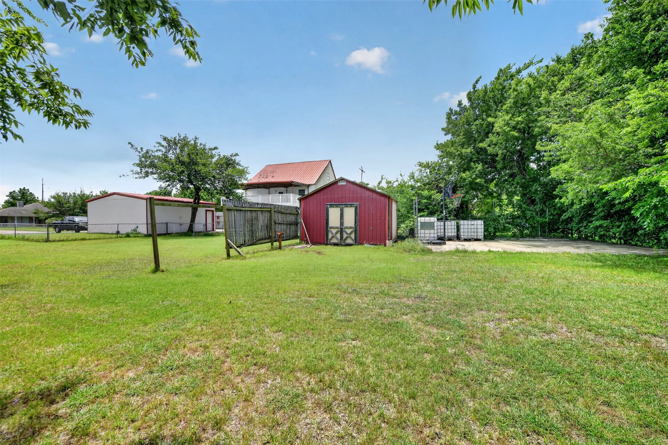 Single Family Residence For Sale in Ellis County , 104 Bow Creek, Red Oak, Texas 75154, 4 Bedroom, 3 Bathroom, 2 Garage spaces, 2,100 Sqft, built in 1993, mls#21396172, Real Estate Agent in Red Oak, Homes For Sale in Ellis county, Homes For Sale in Red Oak, Realtor in Red Oak Texas, Real Estate Brokerage Independent Realty Texas, Luminita Cordes Realtor