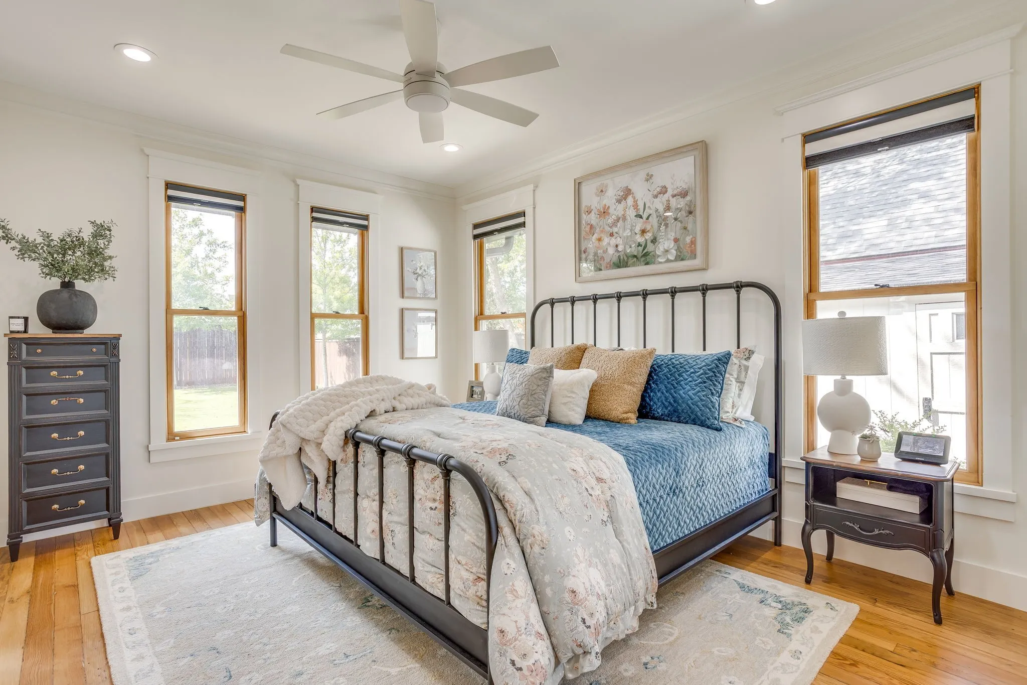 Single Family Residence For Sale in Hood County , 119 W Bluff Street, Granbury, Texas 76048, 2 Bedroom, 2 Bathroom, Garage spaces, 1,250 Sqft, built in 1937, mls#21394180, Real Estate Agent in Granbury, Homes For Sale in Hood county, Homes For Sale in Granbury, Realtor in Granbury Texas, Real Estate Brokerage Independent Realty Texas, Luminita Cordes Realtor