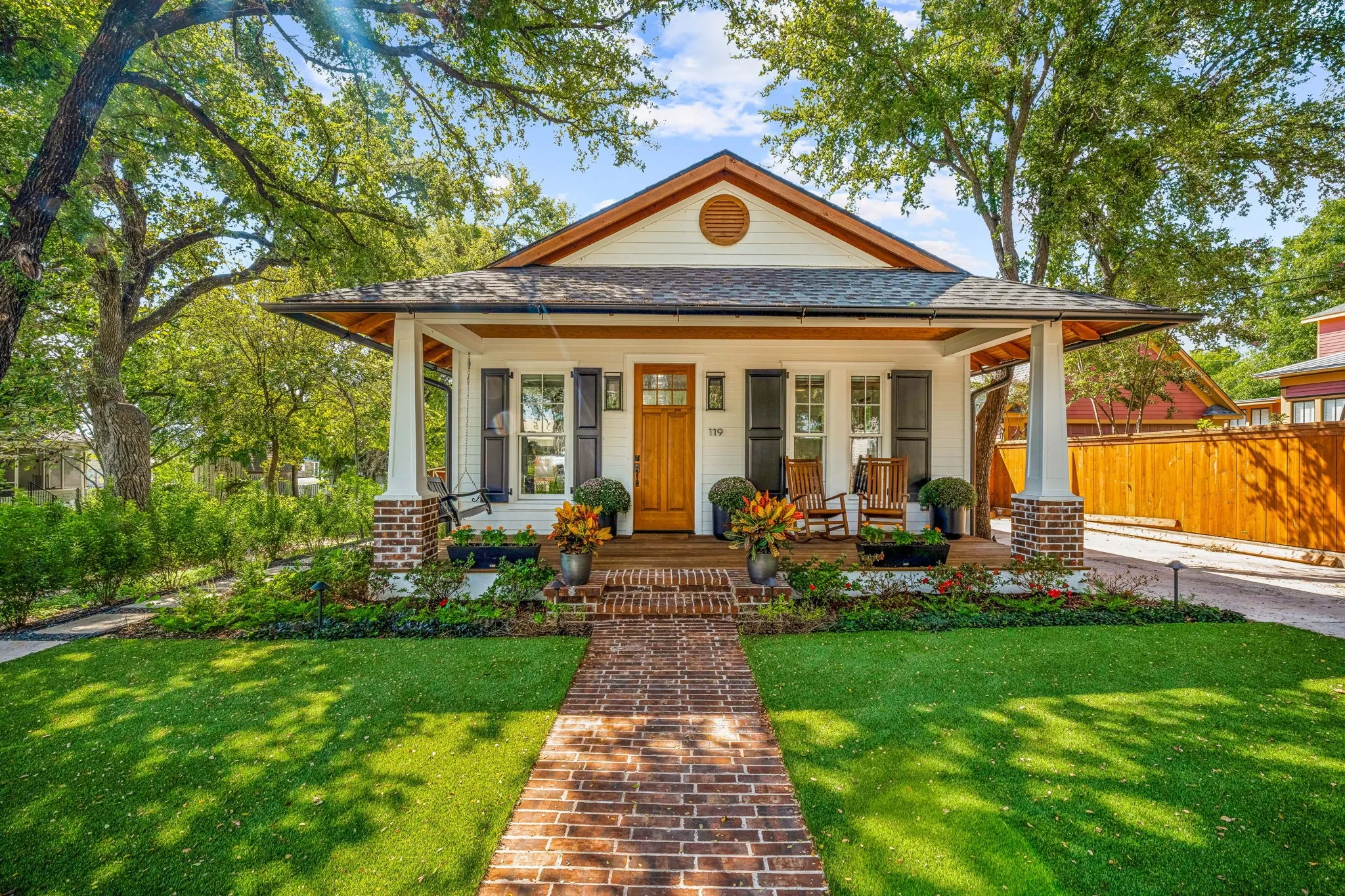 Single Family Residence For Sale in Hood County , 119 W Bluff Street, Granbury, Texas 76048, 2 Bedroom, 2 Bathroom, Garage spaces, 1,250 Sqft, built in 1937, mls#21394180, Real Estate Agent in Granbury, Homes For Sale in Hood county, Homes For Sale in Granbury, Realtor in Granbury Texas, Real Estate Brokerage Independent Realty Texas, Luminita Cordes Realtor