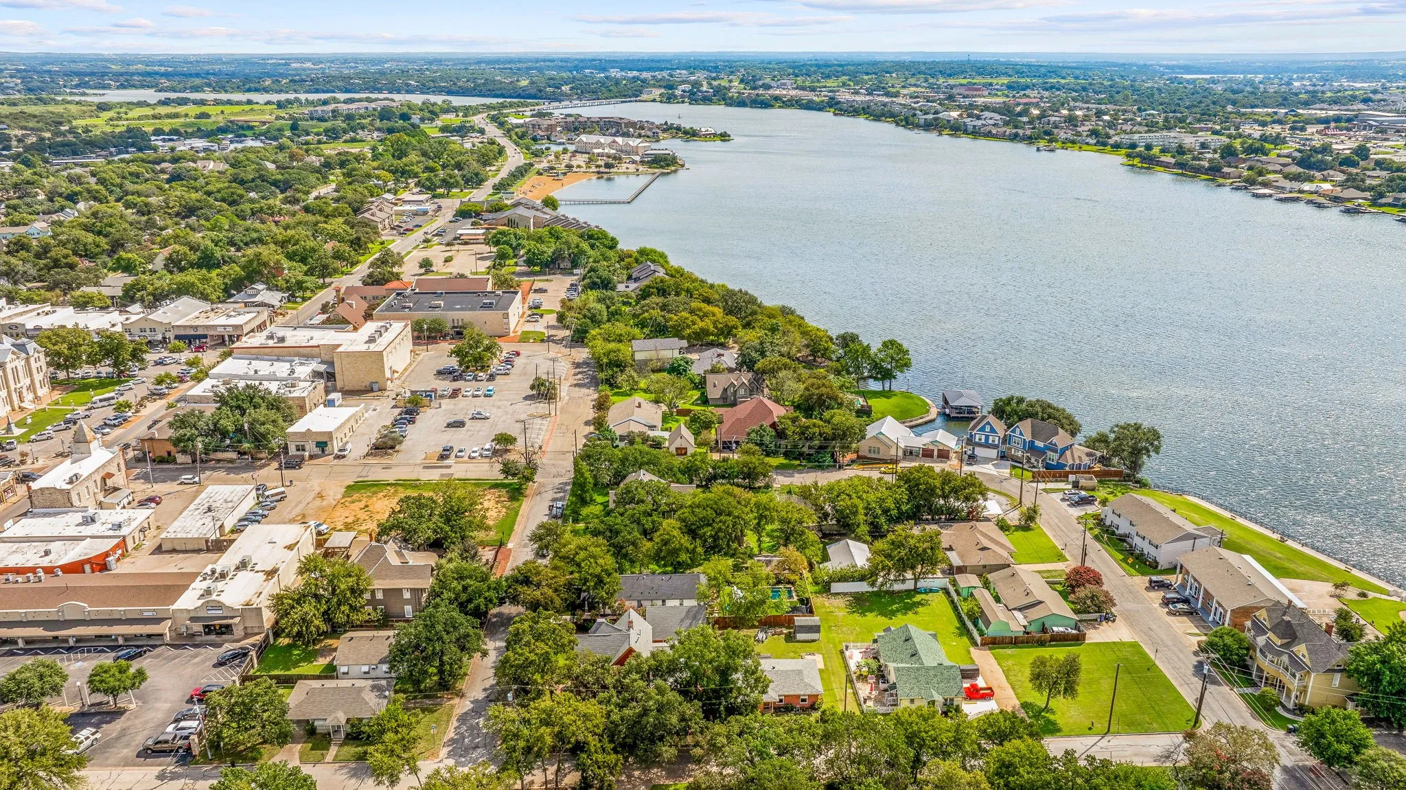 Single Family Residence For Sale in Hood County , 119 W Bluff Street, Granbury, Texas 76048, 2 Bedroom, 2 Bathroom, Garage spaces, 1,250 Sqft, built in 1937, mls#21394180, Real Estate Agent in Granbury, Homes For Sale in Hood county, Homes For Sale in Granbury, Realtor in Granbury Texas, Real Estate Brokerage Independent Realty Texas, Luminita Cordes Realtor