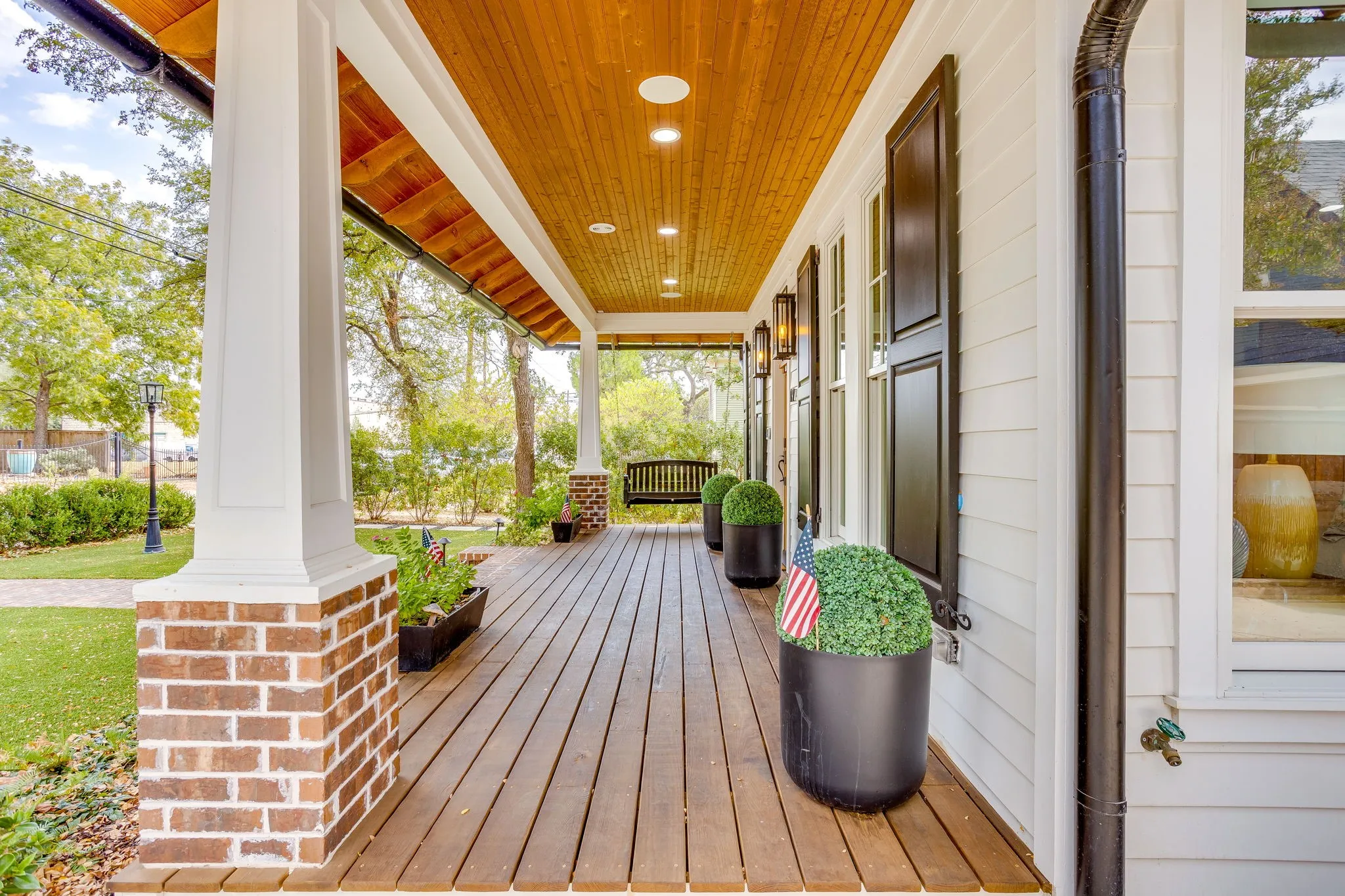 Single Family Residence For Sale in Hood County , 119 W Bluff Street, Granbury, Texas 76048, 2 Bedroom, 2 Bathroom, Garage spaces, 1,250 Sqft, built in 1937, mls#21394180, Real Estate Agent in Granbury, Homes For Sale in Hood county, Homes For Sale in Granbury, Realtor in Granbury Texas, Real Estate Brokerage Independent Realty Texas, Luminita Cordes Realtor