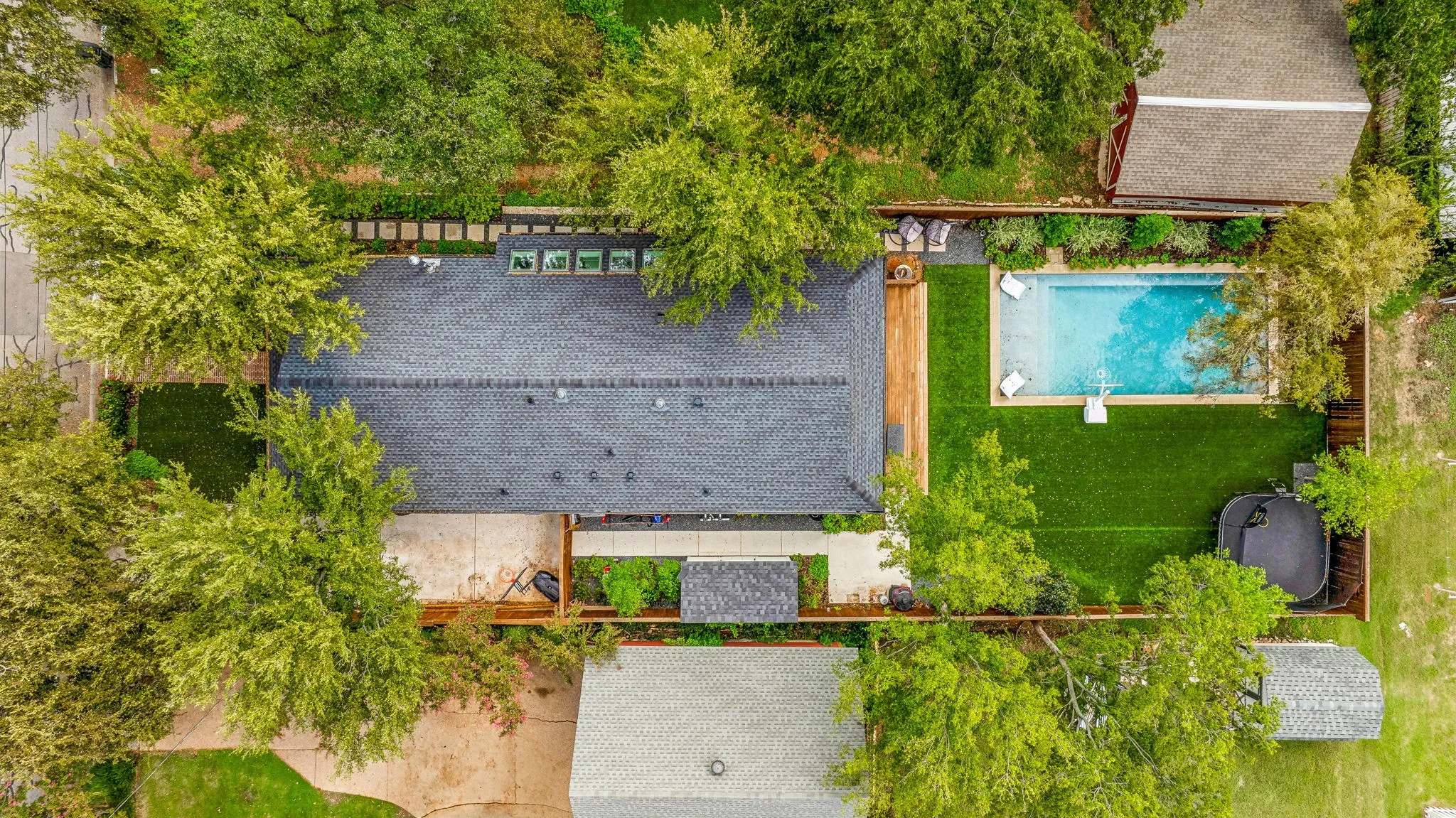 Single Family Residence For Sale in Hood County , 119 W Bluff Street, Granbury, Texas 76048, 2 Bedroom, 2 Bathroom, Garage spaces, 1,250 Sqft, built in 1937, mls#21394180, Real Estate Agent in Granbury, Homes For Sale in Hood county, Homes For Sale in Granbury, Realtor in Granbury Texas, Real Estate Brokerage Independent Realty Texas, Luminita Cordes Realtor