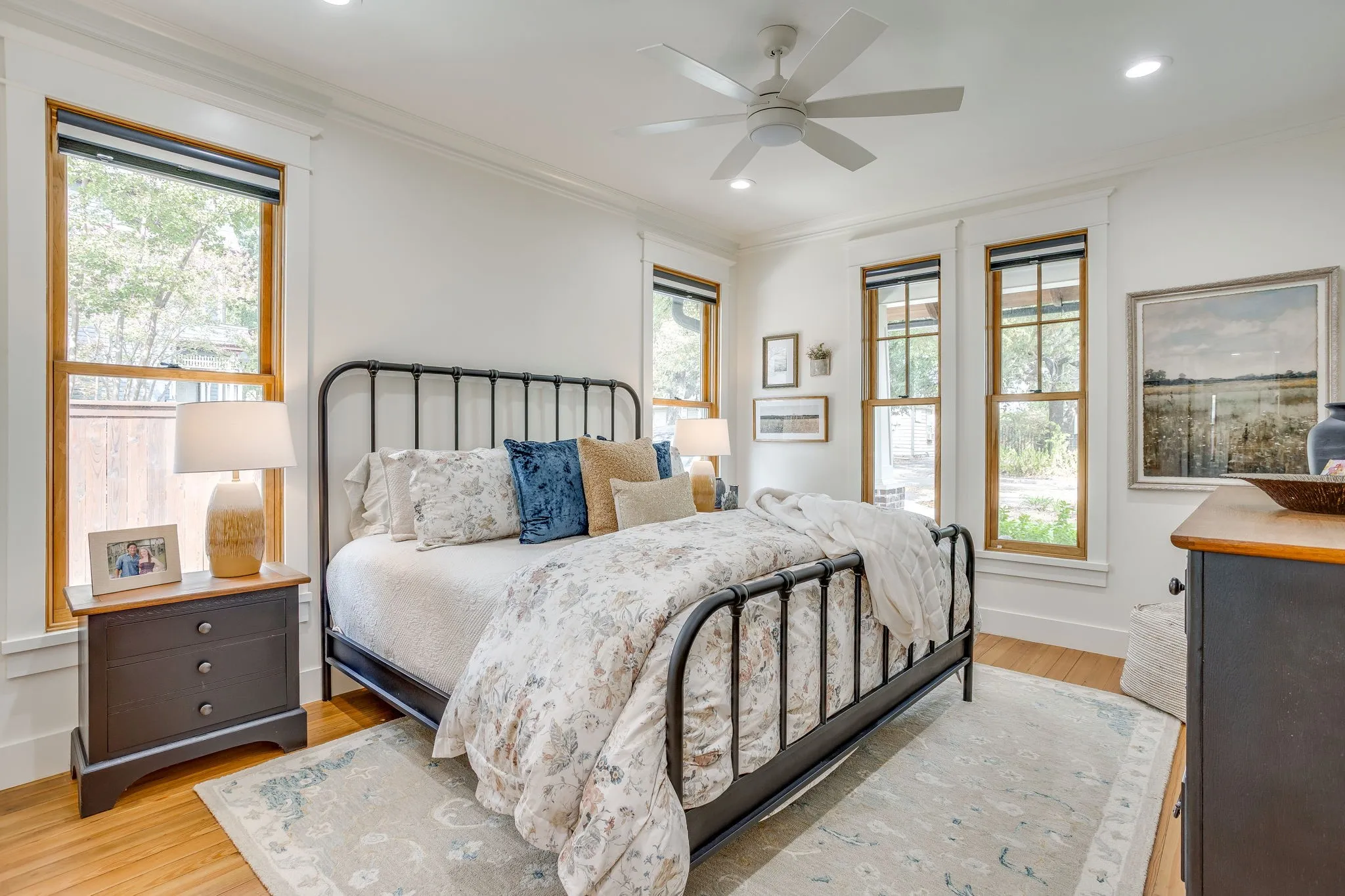 Single Family Residence For Sale in Hood County , 119 W Bluff Street, Granbury, Texas 76048, 2 Bedroom, 2 Bathroom, Garage spaces, 1,250 Sqft, built in 1937, mls#21394180, Real Estate Agent in Granbury, Homes For Sale in Hood county, Homes For Sale in Granbury, Realtor in Granbury Texas, Real Estate Brokerage Independent Realty Texas, Luminita Cordes Realtor