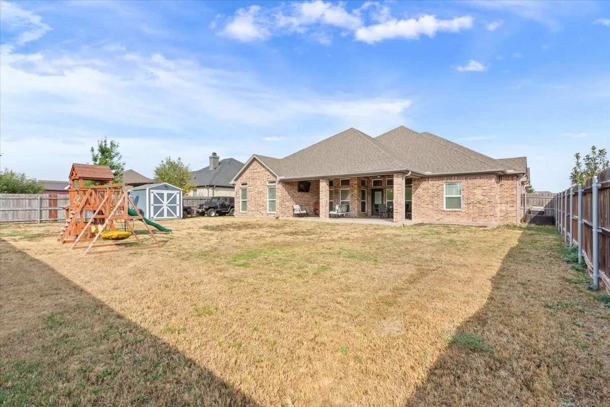 Single Family Residence For Sale in Mc Lennan County , 10305 Creekside Lane, Waco, Texas 76712, 4 Bedroom, 4 Bathroom, 2 Garage spaces, 2,356 Sqft, built in 2020, mls#21396165, Real Estate Agent in Waco, Homes For Sale in Mc Lennan county, Homes For Sale in Waco, Realtor in Waco Texas, Real Estate Brokerage Independent Realty Texas, Luminita Cordes Realtor