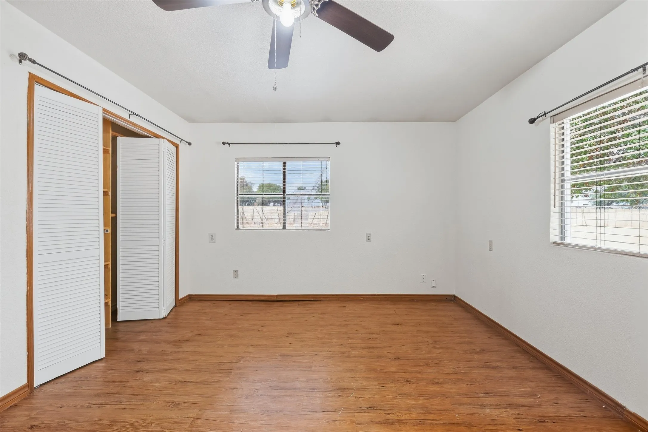 Farm For Sale in Hood County , 1005 Hickey Court, Granbury, Texas 76049, 3 Bedroom, 2 Bathroom, Garage spaces, 1,880 Sqft, built in 1975, mls#21396121, Real Estate Agent in Granbury, Homes For Sale in Hood county, Homes For Sale in Granbury, Realtor in Granbury Texas, Real Estate Brokerage Independent Realty Texas, Luminita Cordes Realtor