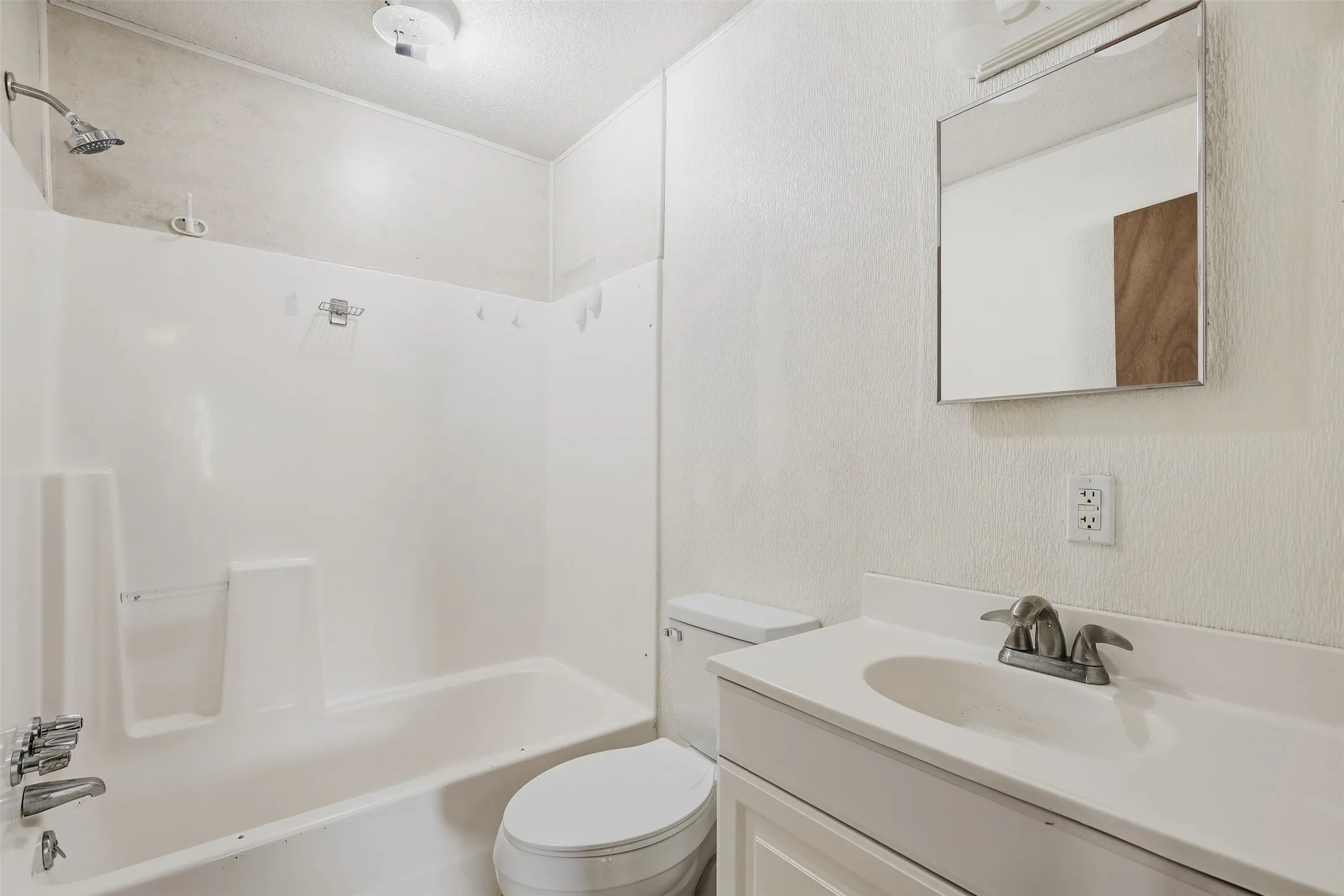 Farm For Sale in Hood County , 1005 Hickey Court, Granbury, Texas 76049, 3 Bedroom, 2 Bathroom, Garage spaces, 1,880 Sqft, built in 1975, mls#21396121, Real Estate Agent in Granbury, Homes For Sale in Hood county, Homes For Sale in Granbury, Realtor in Granbury Texas, Real Estate Brokerage Independent Realty Texas, Luminita Cordes Realtor