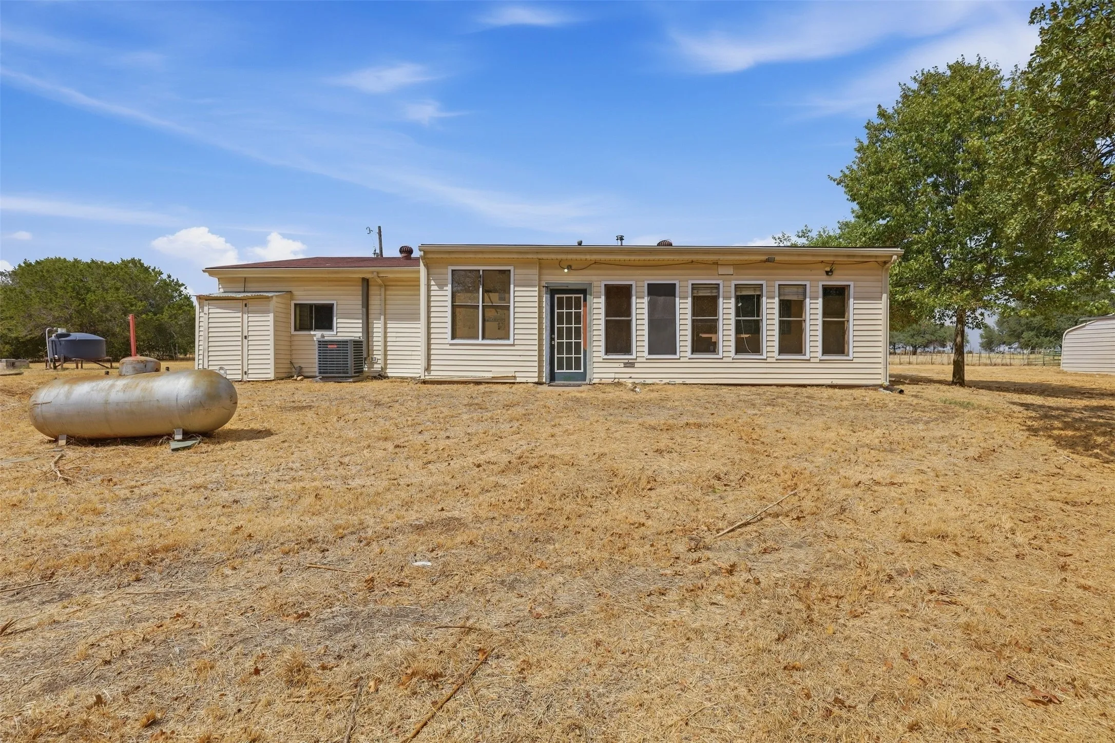 Farm For Sale in Hood County , 1005 Hickey Court, Granbury, Texas 76049, 3 Bedroom, 2 Bathroom, Garage spaces, 1,880 Sqft, built in 1975, mls#21396121, Real Estate Agent in Granbury, Homes For Sale in Hood county, Homes For Sale in Granbury, Realtor in Granbury Texas, Real Estate Brokerage Independent Realty Texas, Luminita Cordes Realtor