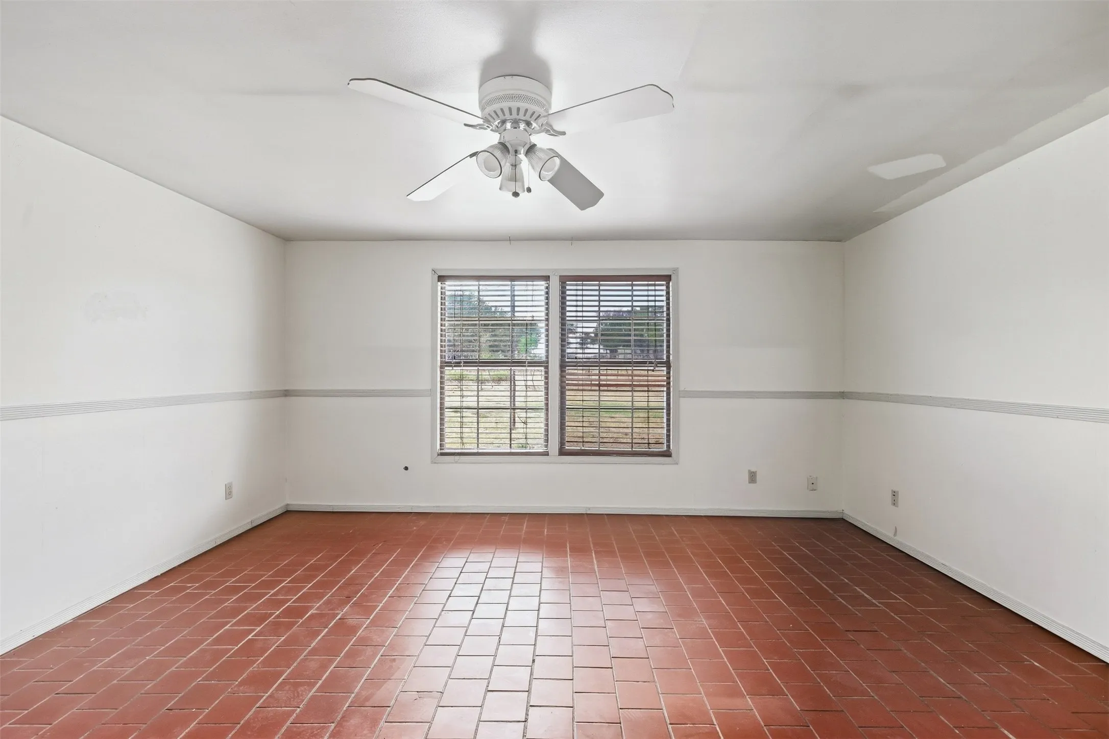 Farm For Sale in Hood County , 1005 Hickey Court, Granbury, Texas 76049, 3 Bedroom, 2 Bathroom, Garage spaces, 1,880 Sqft, built in 1975, mls#21396121, Real Estate Agent in Granbury, Homes For Sale in Hood county, Homes For Sale in Granbury, Realtor in Granbury Texas, Real Estate Brokerage Independent Realty Texas, Luminita Cordes Realtor