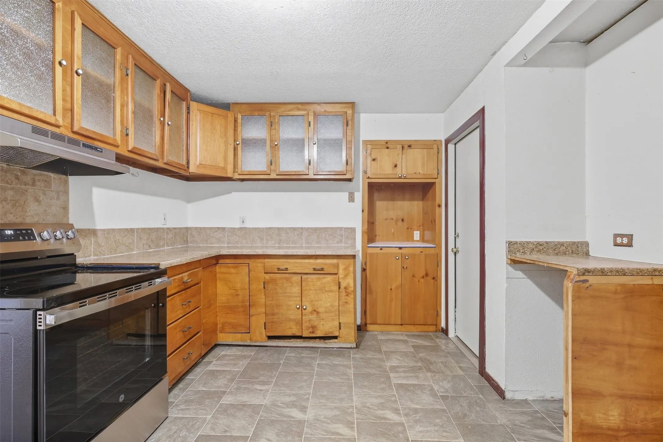 Farm For Sale in Hood County , 1005 Hickey Court, Granbury, Texas 76049, 3 Bedroom, 2 Bathroom, Garage spaces, 1,880 Sqft, built in 1975, mls#21396121, Real Estate Agent in Granbury, Homes For Sale in Hood county, Homes For Sale in Granbury, Realtor in Granbury Texas, Real Estate Brokerage Independent Realty Texas, Luminita Cordes Realtor