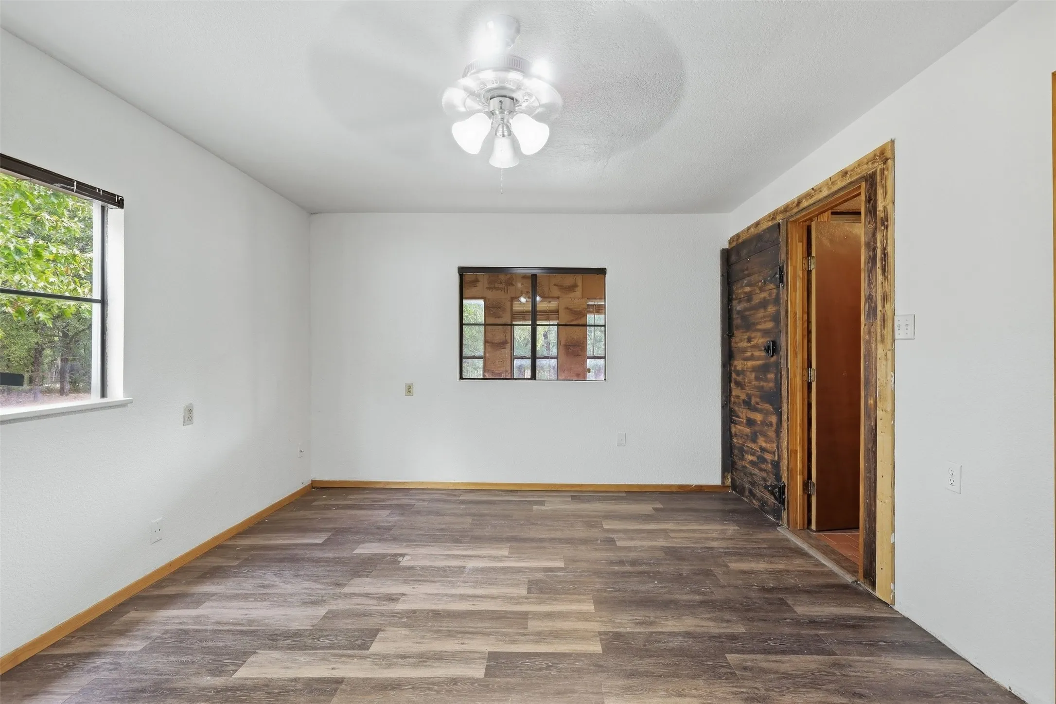 Farm For Sale in Hood County , 1005 Hickey Court, Granbury, Texas 76049, 3 Bedroom, 2 Bathroom, Garage spaces, 1,880 Sqft, built in 1975, mls#21396121, Real Estate Agent in Granbury, Homes For Sale in Hood county, Homes For Sale in Granbury, Realtor in Granbury Texas, Real Estate Brokerage Independent Realty Texas, Luminita Cordes Realtor