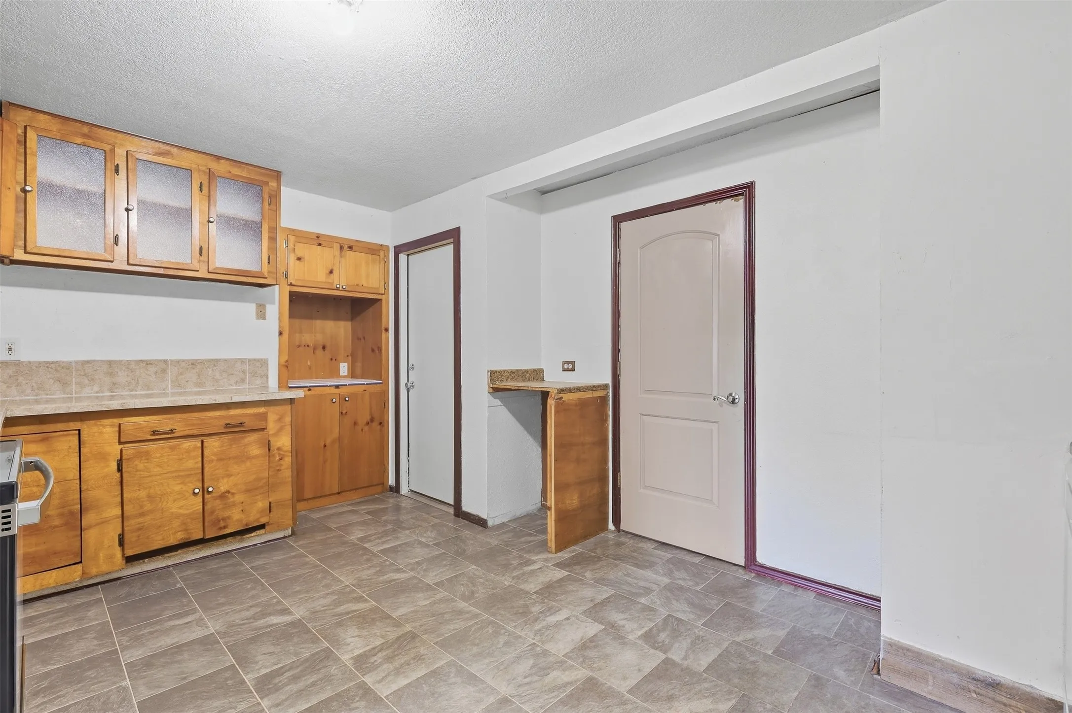 Farm For Sale in Hood County , 1005 Hickey Court, Granbury, Texas 76049, 3 Bedroom, 2 Bathroom, Garage spaces, 1,880 Sqft, built in 1975, mls#21396121, Real Estate Agent in Granbury, Homes For Sale in Hood county, Homes For Sale in Granbury, Realtor in Granbury Texas, Real Estate Brokerage Independent Realty Texas, Luminita Cordes Realtor