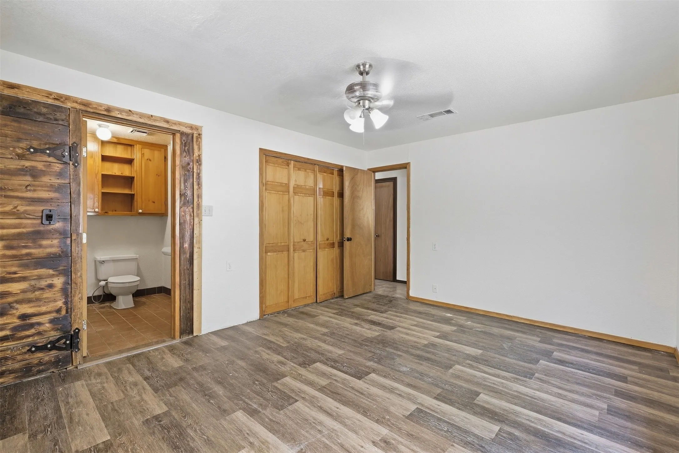 Farm For Sale in Hood County , 1005 Hickey Court, Granbury, Texas 76049, 3 Bedroom, 2 Bathroom, Garage spaces, 1,880 Sqft, built in 1975, mls#21396121, Real Estate Agent in Granbury, Homes For Sale in Hood county, Homes For Sale in Granbury, Realtor in Granbury Texas, Real Estate Brokerage Independent Realty Texas, Luminita Cordes Realtor