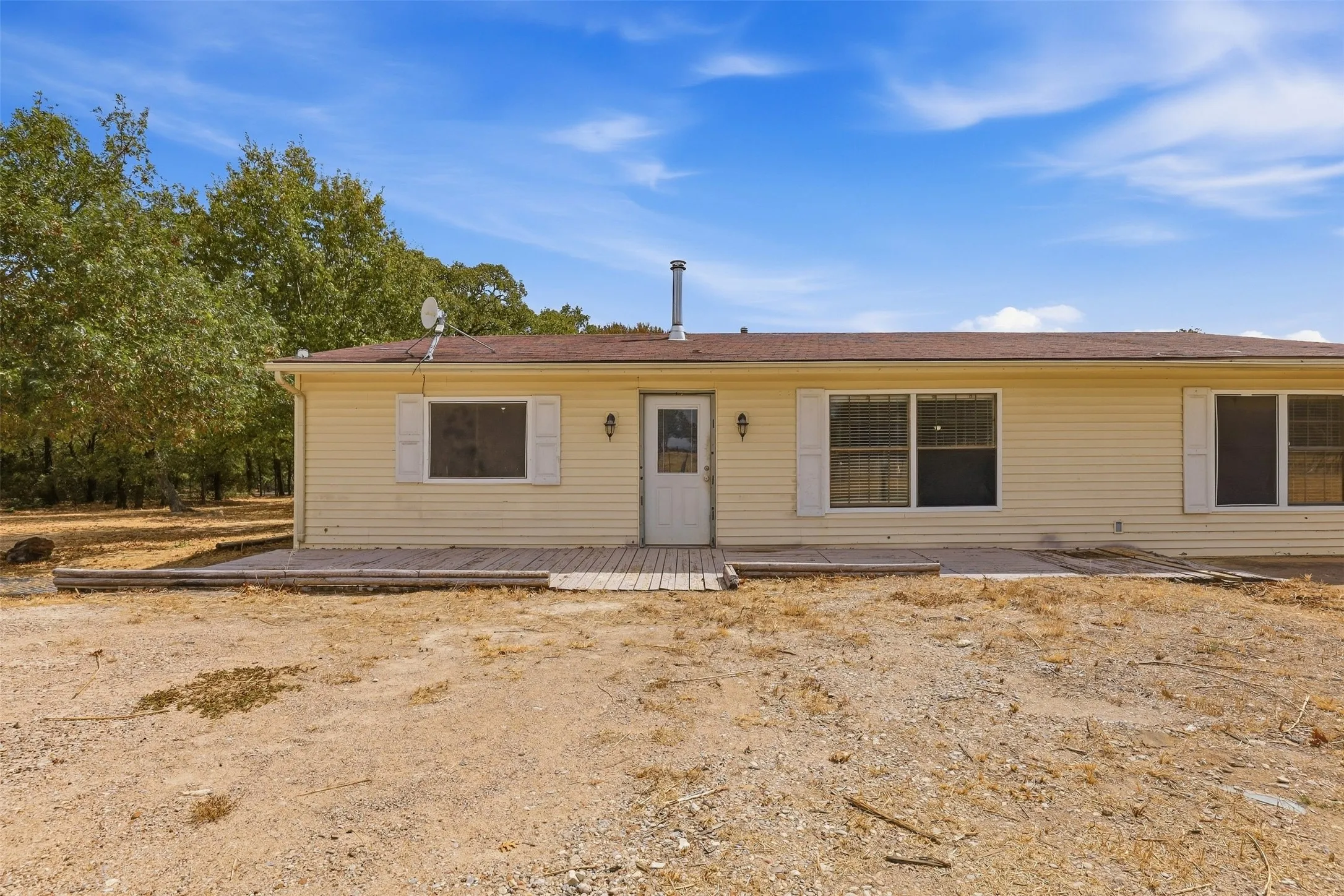 Farm For Sale in Hood County , 1005 Hickey Court, Granbury, Texas 76049, 3 Bedroom, 2 Bathroom, Garage spaces, 1,880 Sqft, built in 1975, mls#21396121, Real Estate Agent in Granbury, Homes For Sale in Hood county, Homes For Sale in Granbury, Realtor in Granbury Texas, Real Estate Brokerage Independent Realty Texas, Luminita Cordes Realtor
