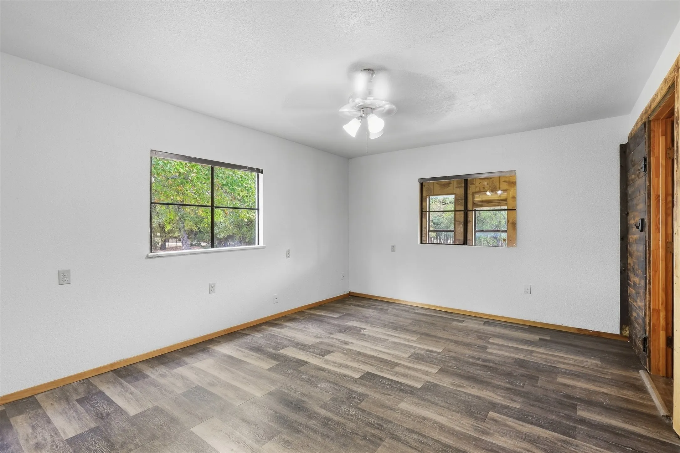 Farm For Sale in Hood County , 1005 Hickey Court, Granbury, Texas 76049, 3 Bedroom, 2 Bathroom, Garage spaces, 1,880 Sqft, built in 1975, mls#21396121, Real Estate Agent in Granbury, Homes For Sale in Hood county, Homes For Sale in Granbury, Realtor in Granbury Texas, Real Estate Brokerage Independent Realty Texas, Luminita Cordes Realtor