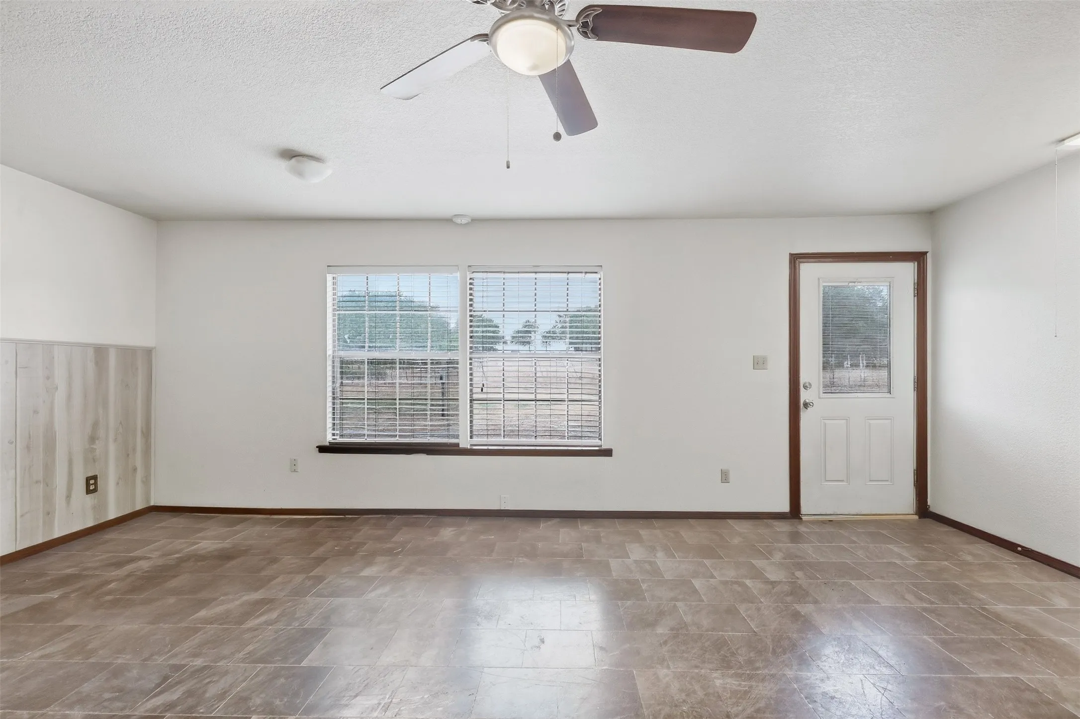Farm For Sale in Hood County , 1005 Hickey Court, Granbury, Texas 76049, 3 Bedroom, 2 Bathroom, Garage spaces, 1,880 Sqft, built in 1975, mls#21396121, Real Estate Agent in Granbury, Homes For Sale in Hood county, Homes For Sale in Granbury, Realtor in Granbury Texas, Real Estate Brokerage Independent Realty Texas, Luminita Cordes Realtor