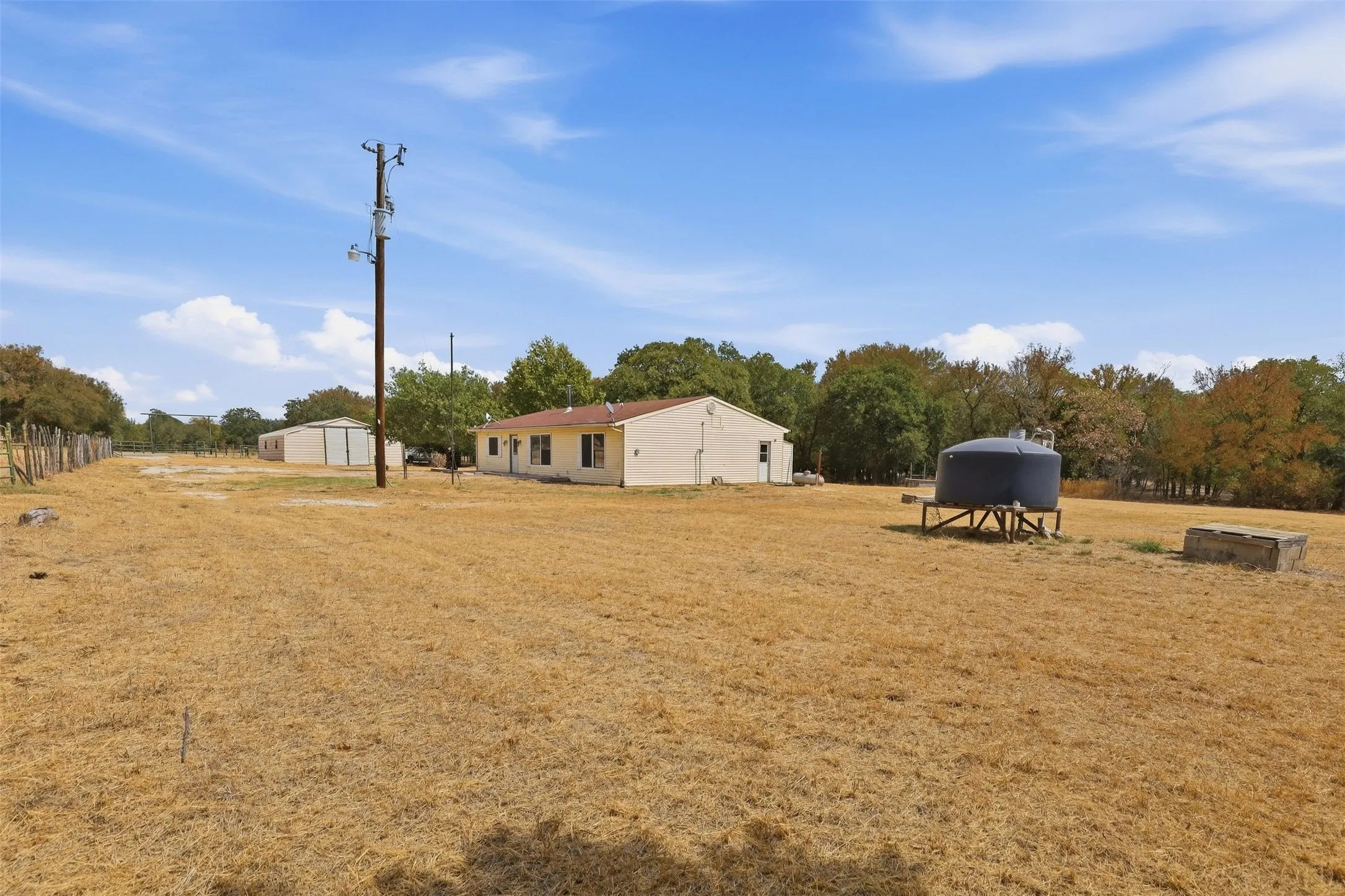 Farm For Sale in Hood County , 1005 Hickey Court, Granbury, Texas 76049, 3 Bedroom, 2 Bathroom, Garage spaces, 1,880 Sqft, built in 1975, mls#21396121, Real Estate Agent in Granbury, Homes For Sale in Hood county, Homes For Sale in Granbury, Realtor in Granbury Texas, Real Estate Brokerage Independent Realty Texas, Luminita Cordes Realtor