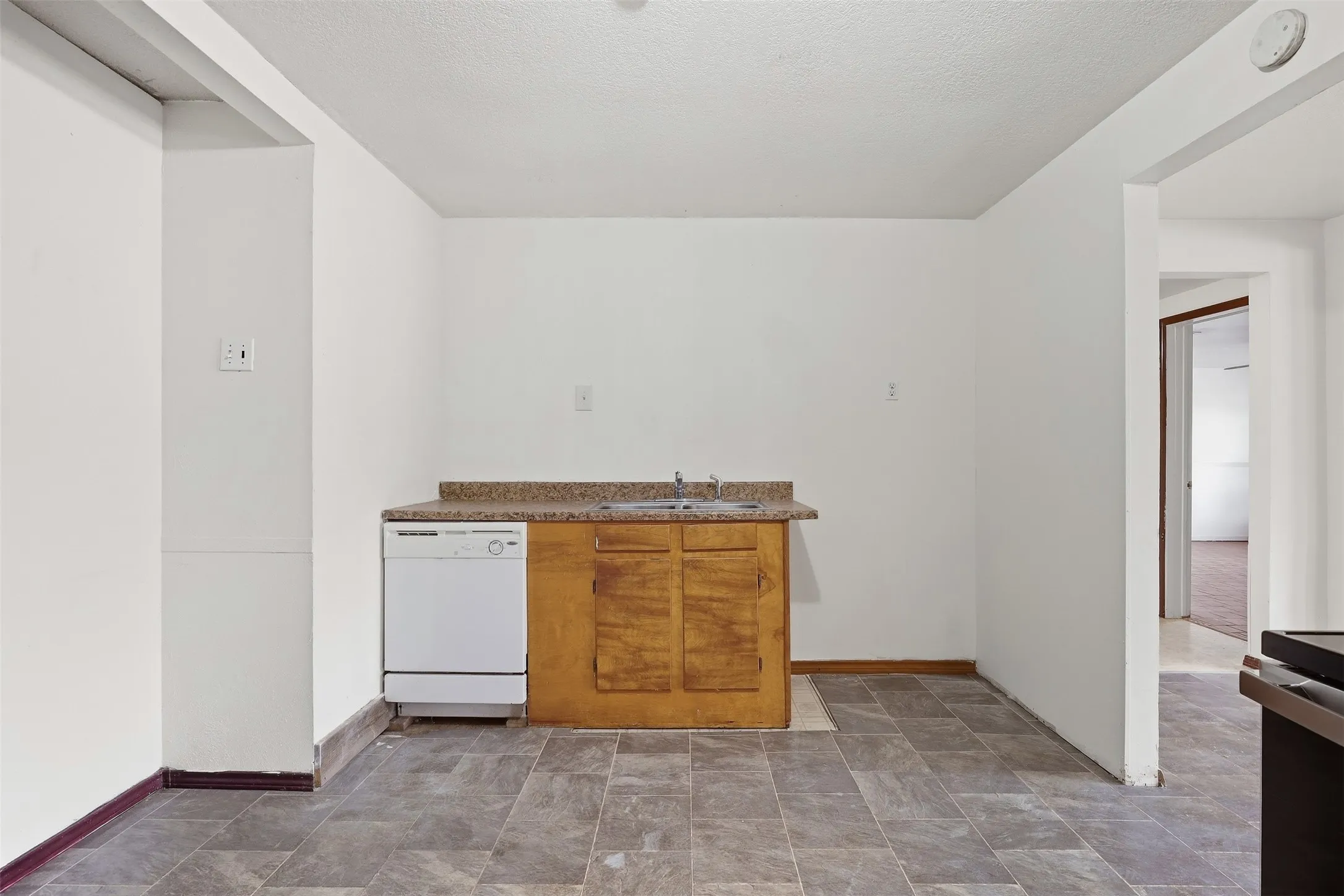 Farm For Sale in Hood County , 1005 Hickey Court, Granbury, Texas 76049, 3 Bedroom, 2 Bathroom, Garage spaces, 1,880 Sqft, built in 1975, mls#21396121, Real Estate Agent in Granbury, Homes For Sale in Hood county, Homes For Sale in Granbury, Realtor in Granbury Texas, Real Estate Brokerage Independent Realty Texas, Luminita Cordes Realtor