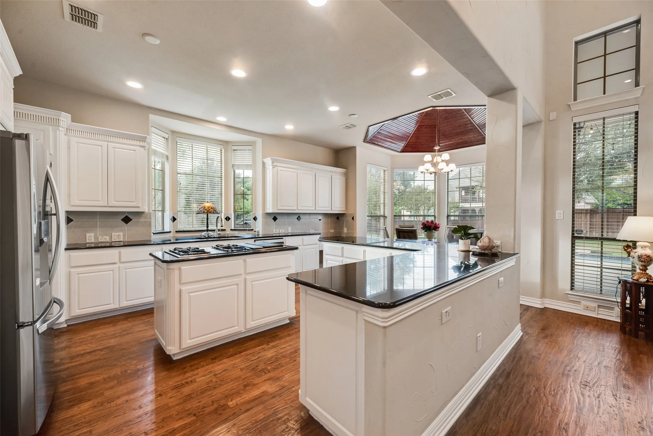 Single Family Residence For Sale in Tarrant County , 408 Stockton Drive, Southlake, Texas 76092, 4 Bedroom, 4 Bathroom, 4 Garage spaces, 4,666 Sqft, built in 2005, mls#21395854, Real Estate Agent in Southlake, Homes For Sale in Tarrant county, Homes For Sale in Southlake, Realtor in Southlake Texas, Real Estate Brokerage Independent Realty Texas, Luminita Cordes Realtor