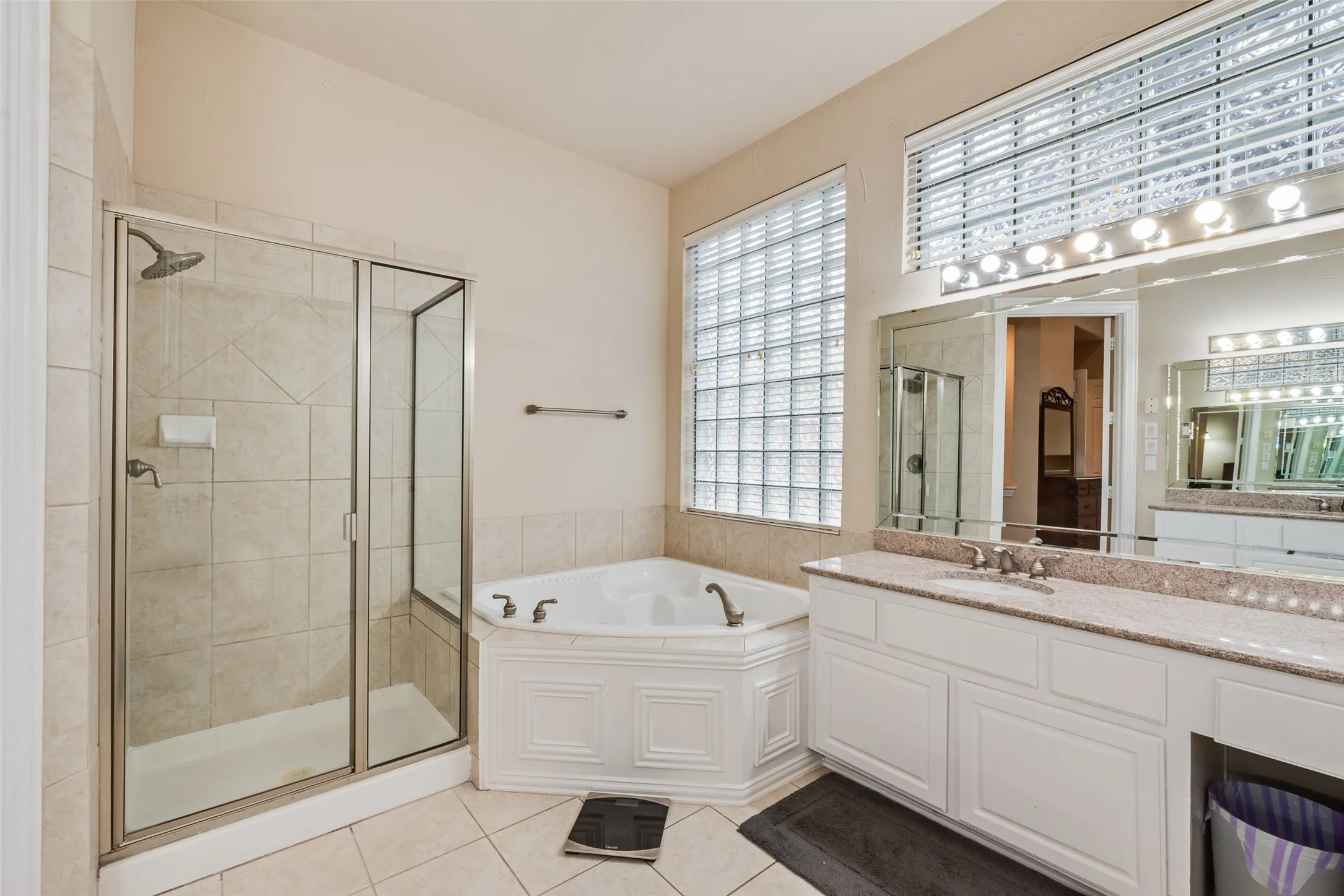 Single Family Residence For Sale in Tarrant County , 408 Stockton Drive, Southlake, Texas 76092, 4 Bedroom, 4 Bathroom, 4 Garage spaces, 4,666 Sqft, built in 2005, mls#21395854, Real Estate Agent in Southlake, Homes For Sale in Tarrant county, Homes For Sale in Southlake, Realtor in Southlake Texas, Real Estate Brokerage Independent Realty Texas, Luminita Cordes Realtor