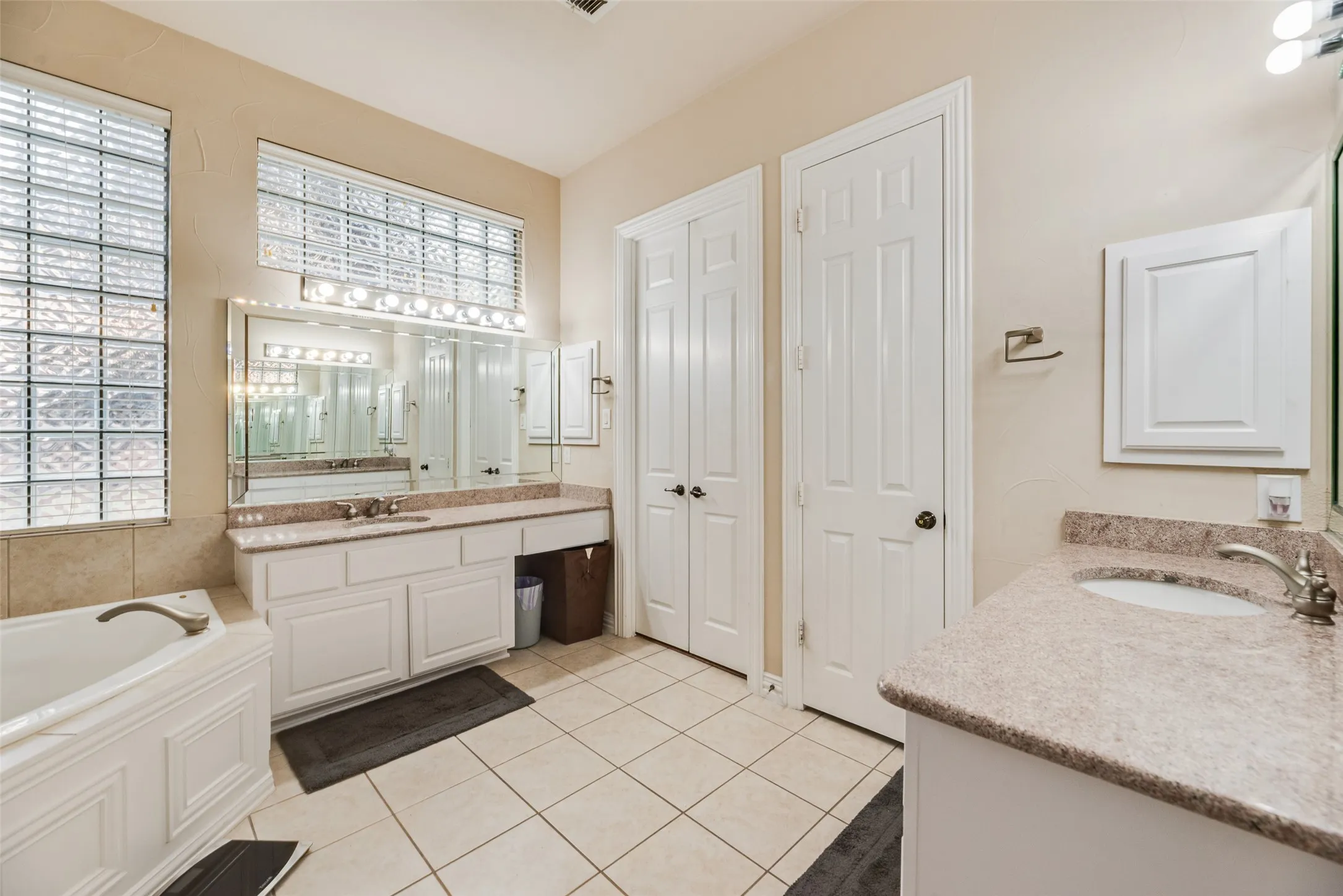 Single Family Residence For Sale in Tarrant County , 408 Stockton Drive, Southlake, Texas 76092, 4 Bedroom, 4 Bathroom, 4 Garage spaces, 4,666 Sqft, built in 2005, mls#21395854, Real Estate Agent in Southlake, Homes For Sale in Tarrant county, Homes For Sale in Southlake, Realtor in Southlake Texas, Real Estate Brokerage Independent Realty Texas, Luminita Cordes Realtor
