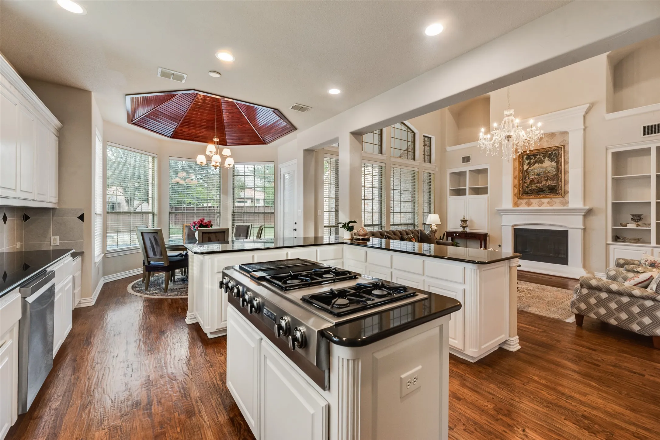 Single Family Residence For Sale in Tarrant County , 408 Stockton Drive, Southlake, Texas 76092, 4 Bedroom, 4 Bathroom, 4 Garage spaces, 4,666 Sqft, built in 2005, mls#21395854, Real Estate Agent in Southlake, Homes For Sale in Tarrant county, Homes For Sale in Southlake, Realtor in Southlake Texas, Real Estate Brokerage Independent Realty Texas, Luminita Cordes Realtor