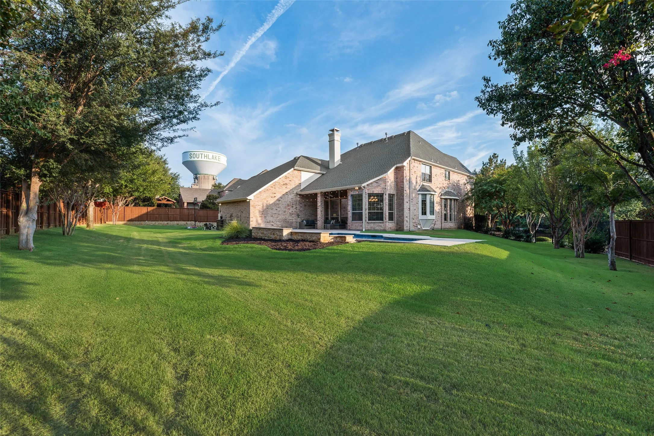 Single Family Residence For Sale in Tarrant County , 408 Stockton Drive, Southlake, Texas 76092, 4 Bedroom, 4 Bathroom, 4 Garage spaces, 4,666 Sqft, built in 2005, mls#21395854, Real Estate Agent in Southlake, Homes For Sale in Tarrant county, Homes For Sale in Southlake, Realtor in Southlake Texas, Real Estate Brokerage Independent Realty Texas, Luminita Cordes Realtor