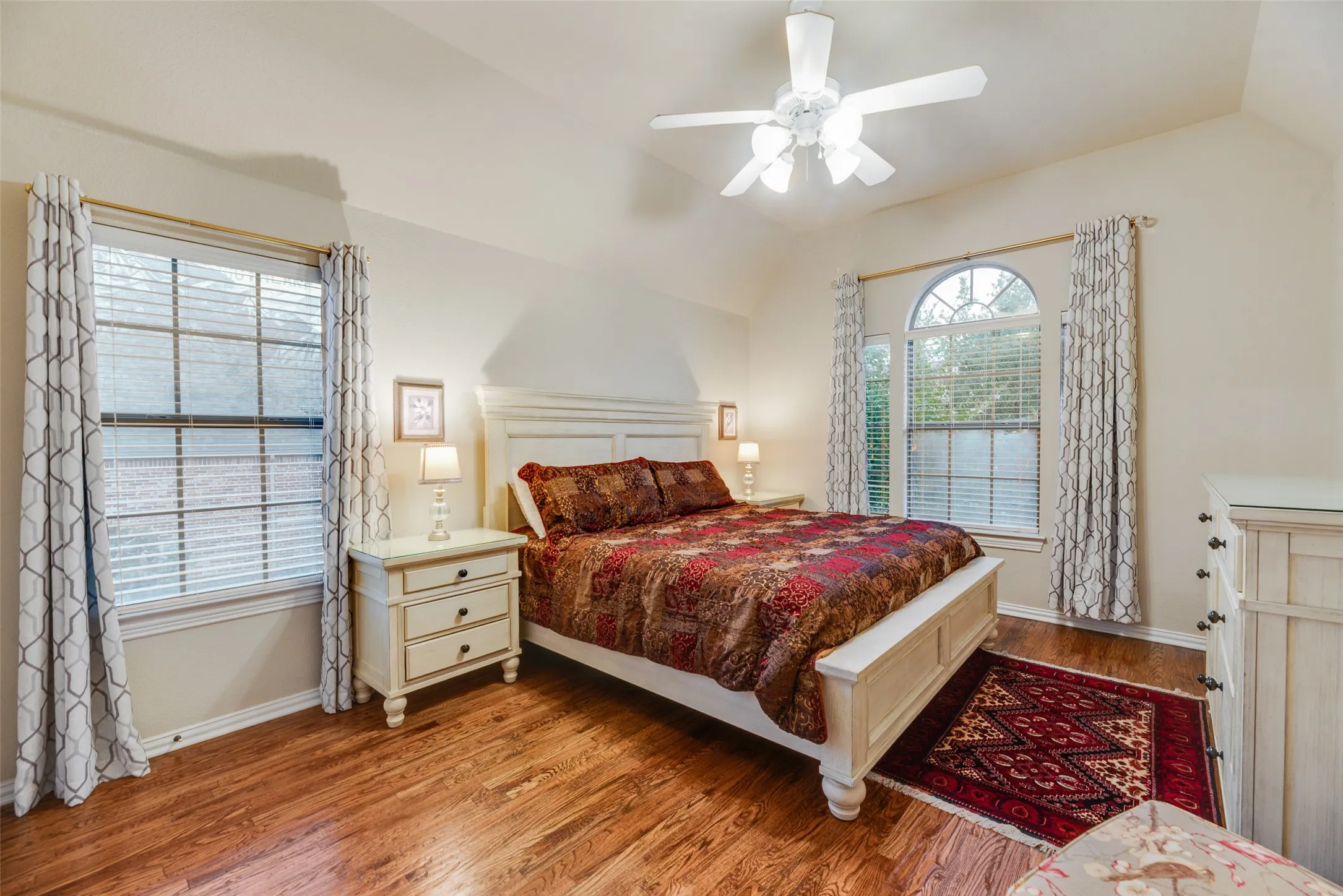 Single Family Residence For Sale in Tarrant County , 408 Stockton Drive, Southlake, Texas 76092, 4 Bedroom, 4 Bathroom, 4 Garage spaces, 4,666 Sqft, built in 2005, mls#21395854, Real Estate Agent in Southlake, Homes For Sale in Tarrant county, Homes For Sale in Southlake, Realtor in Southlake Texas, Real Estate Brokerage Independent Realty Texas, Luminita Cordes Realtor
