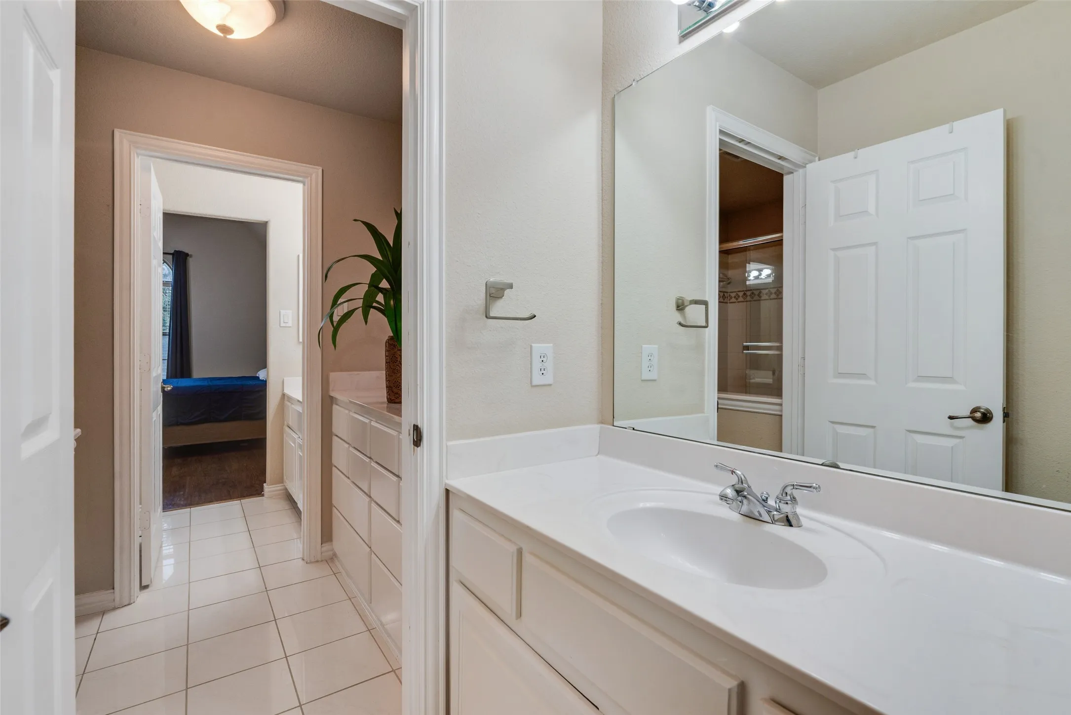 Single Family Residence For Sale in Tarrant County , 408 Stockton Drive, Southlake, Texas 76092, 4 Bedroom, 4 Bathroom, 4 Garage spaces, 4,666 Sqft, built in 2005, mls#21395854, Real Estate Agent in Southlake, Homes For Sale in Tarrant county, Homes For Sale in Southlake, Realtor in Southlake Texas, Real Estate Brokerage Independent Realty Texas, Luminita Cordes Realtor