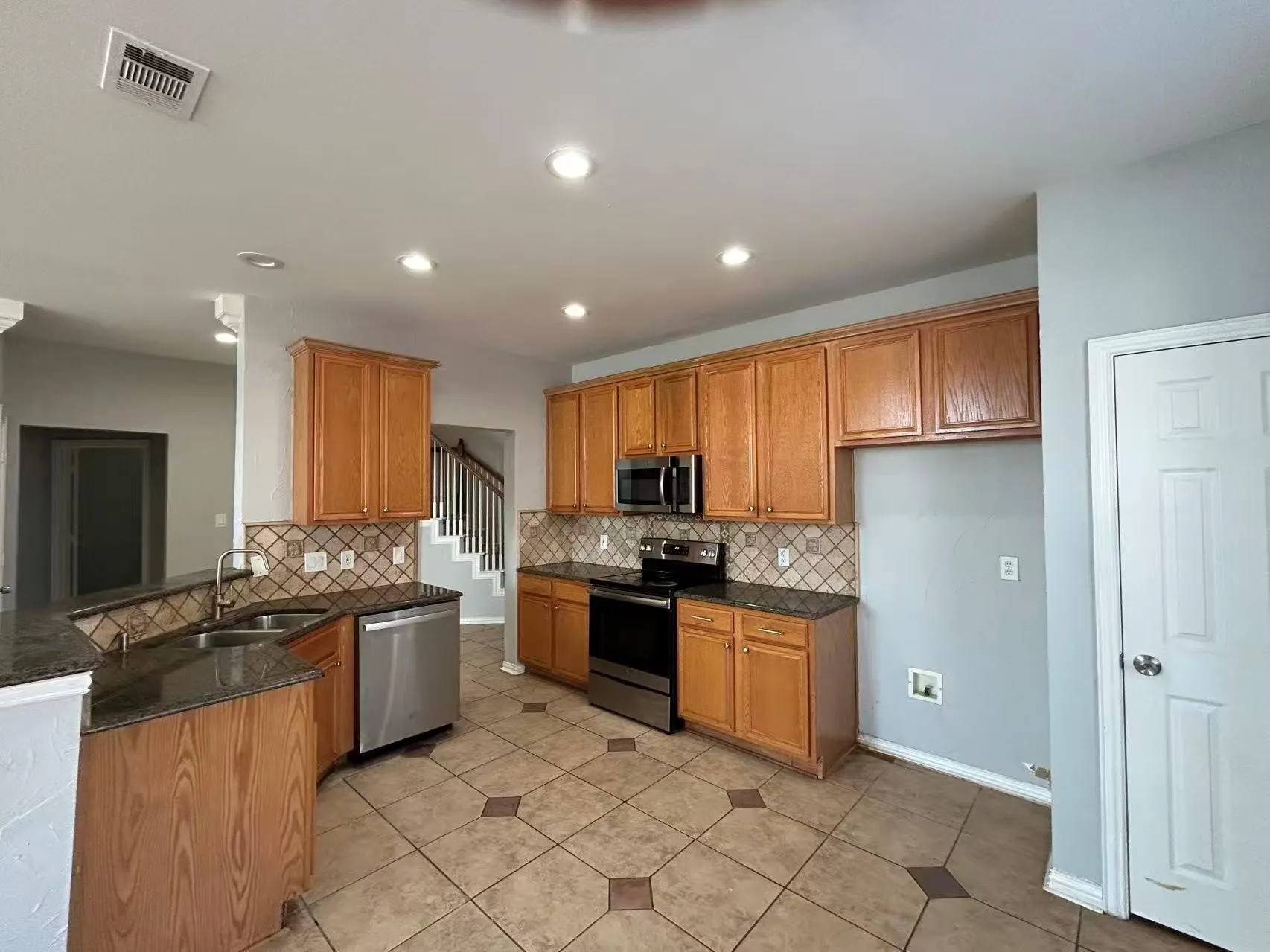 Single Family Residence For Rent in Collin County , 2011 Saint Anne Drive, Allen, Texas 75013, 4 Bedroom, 3 Bathroom, 2 Garage spaces, 2,628 Sqft, built in 1999, mls#21396192, Real Estate Agent in Allen, Homes For Rent in Collin county, Homes For Rent in Allen, Realtor in Allen Texas, Real Estate Brokerage Independent Realty Texas, Luminita Cordes Realtor