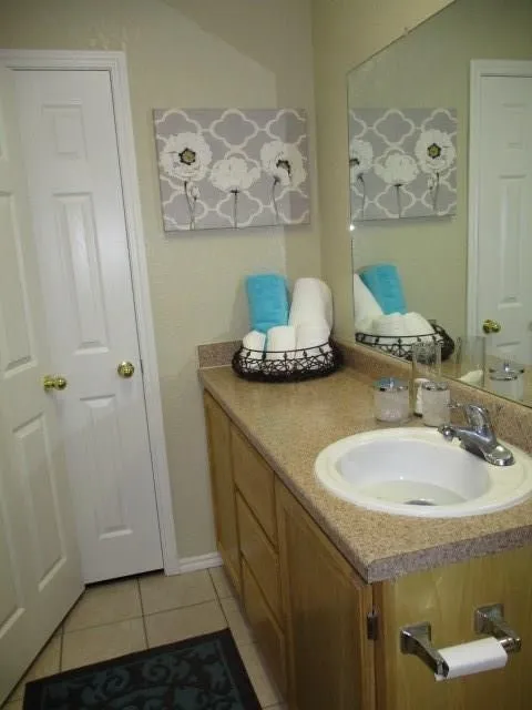 Single Family Residence For Rent in Hood County , 213 Bobbie Ann Court, Granbury, Texas 76049, 3 Bedroom, 2 Bathroom, 2 Garage spaces, 1,645 Sqft, built in 2005, mls#21396197, Real Estate Agent in Granbury, Homes For Rent in Hood county, Homes For Rent in Granbury, Realtor in Granbury Texas, Real Estate Brokerage Independent Realty Texas, Luminita Cordes Realtor