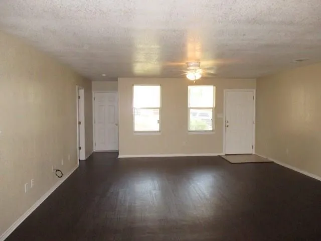 Single Family Residence For Rent in Hood County , 213 Bobbie Ann Court, Granbury, Texas 76049, 3 Bedroom, 2 Bathroom, 2 Garage spaces, 1,645 Sqft, built in 2005, mls#21396197, Real Estate Agent in Granbury, Homes For Rent in Hood county, Homes For Rent in Granbury, Realtor in Granbury Texas, Real Estate Brokerage Independent Realty Texas, Luminita Cordes Realtor