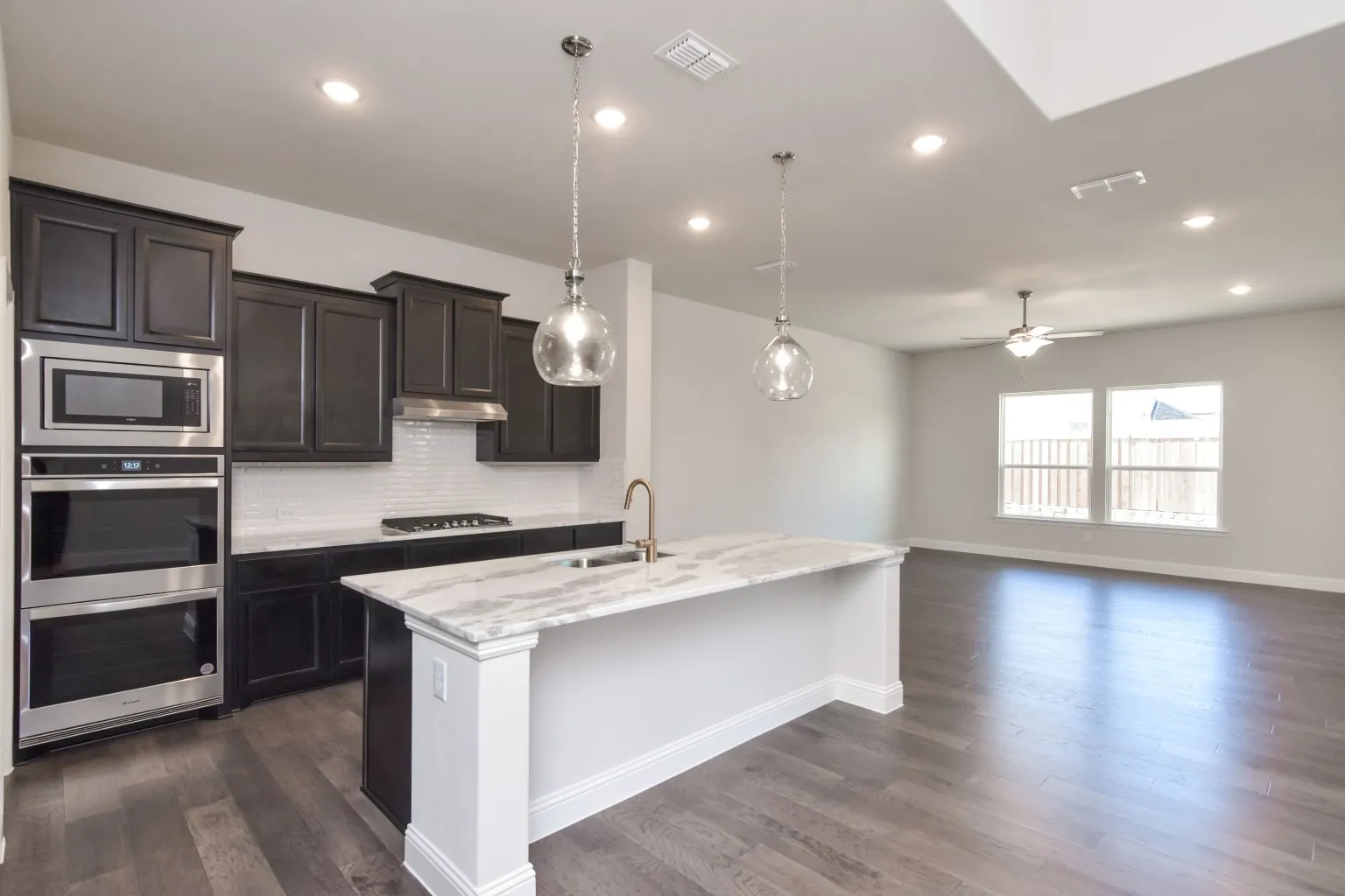 Single Family Residence For Rent in Denton County , 5501 Crestview Drive, Celina, Texas 75009, 4 Bedroom, 3 Bathroom, 2 Garage spaces, 2,533 Sqft, built in 2022, mls#21396140, Real Estate Agent in Celina, Homes For Rent in Denton county, Homes For Rent in Celina, Realtor in Celina Texas, Real Estate Brokerage Independent Realty Texas, Luminita Cordes Realtor