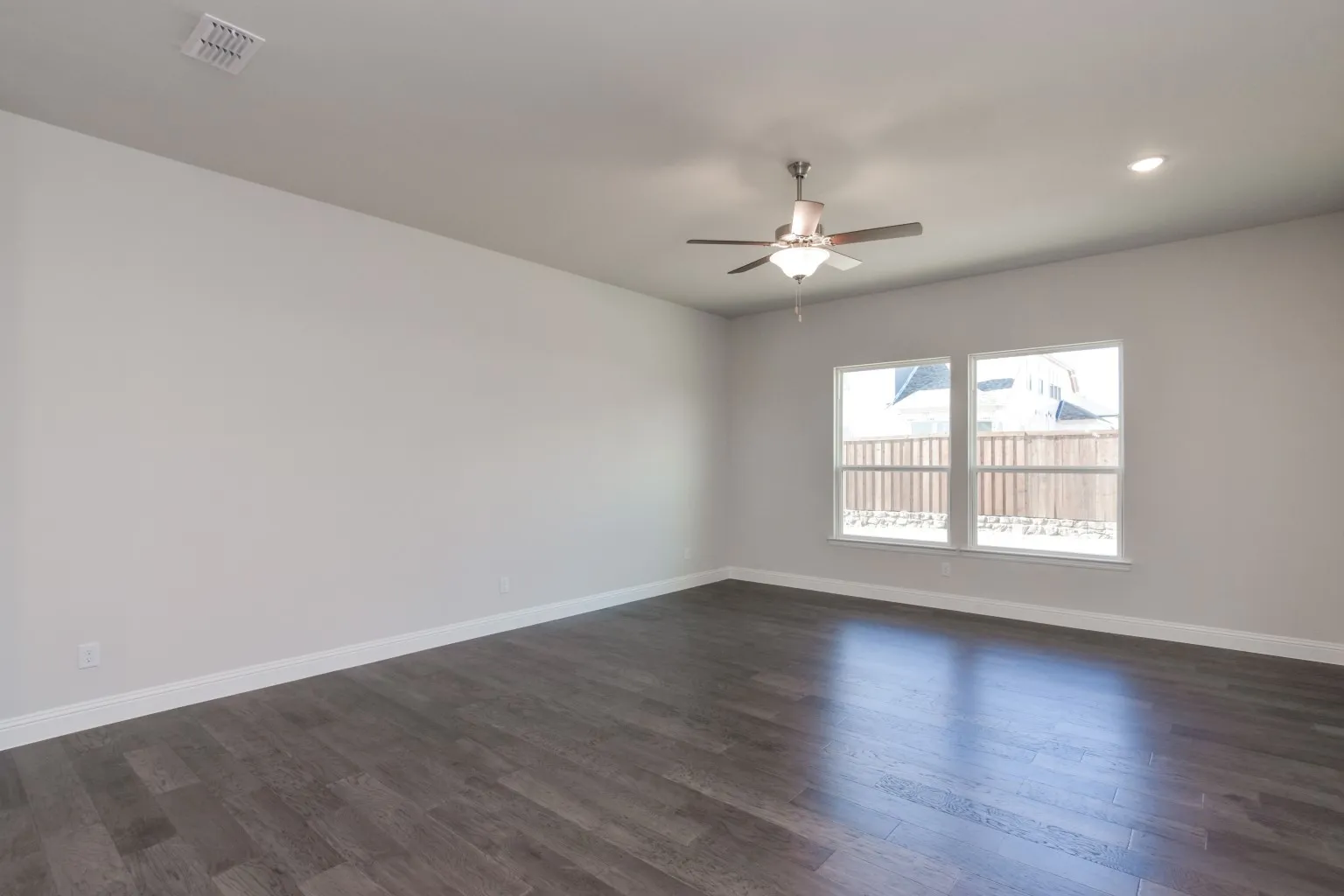 Single Family Residence For Rent in Denton County , 5501 Crestview Drive, Celina, Texas 75009, 4 Bedroom, 3 Bathroom, 2 Garage spaces, 2,533 Sqft, built in 2022, mls#21396140, Real Estate Agent in Celina, Homes For Rent in Denton county, Homes For Rent in Celina, Realtor in Celina Texas, Real Estate Brokerage Independent Realty Texas, Luminita Cordes Realtor