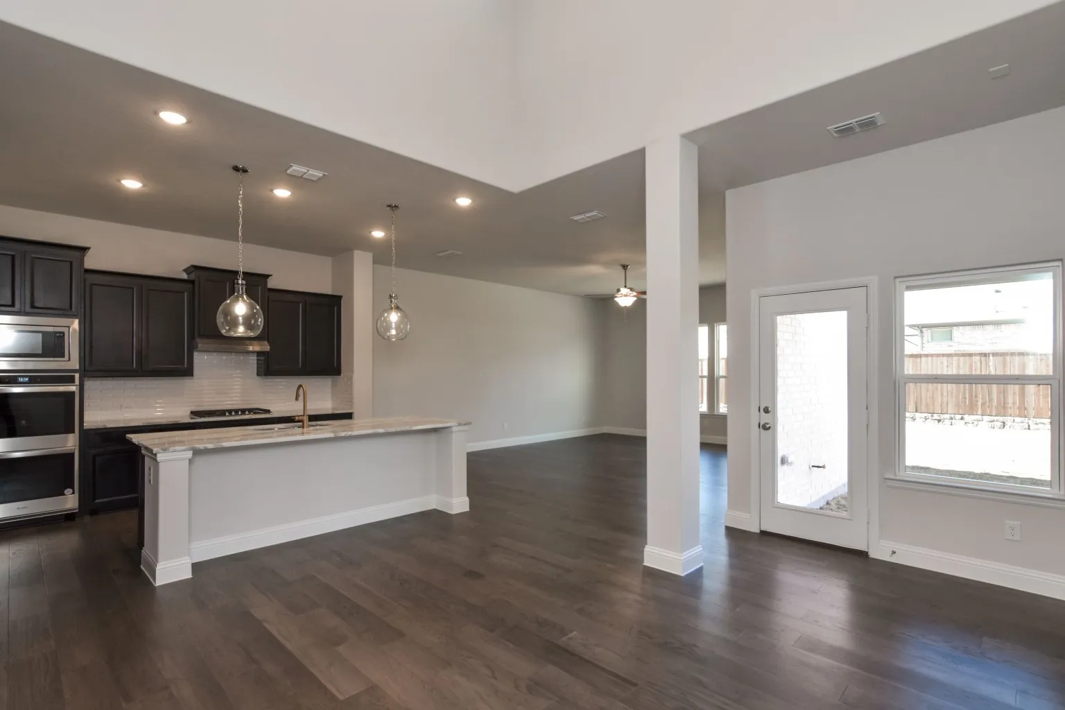 Single Family Residence For Rent in Denton County , 5501 Crestview Drive, Celina, Texas 75009, 4 Bedroom, 3 Bathroom, 2 Garage spaces, 2,533 Sqft, built in 2022, mls#21396140, Real Estate Agent in Celina, Homes For Rent in Denton county, Homes For Rent in Celina, Realtor in Celina Texas, Real Estate Brokerage Independent Realty Texas, Luminita Cordes Realtor