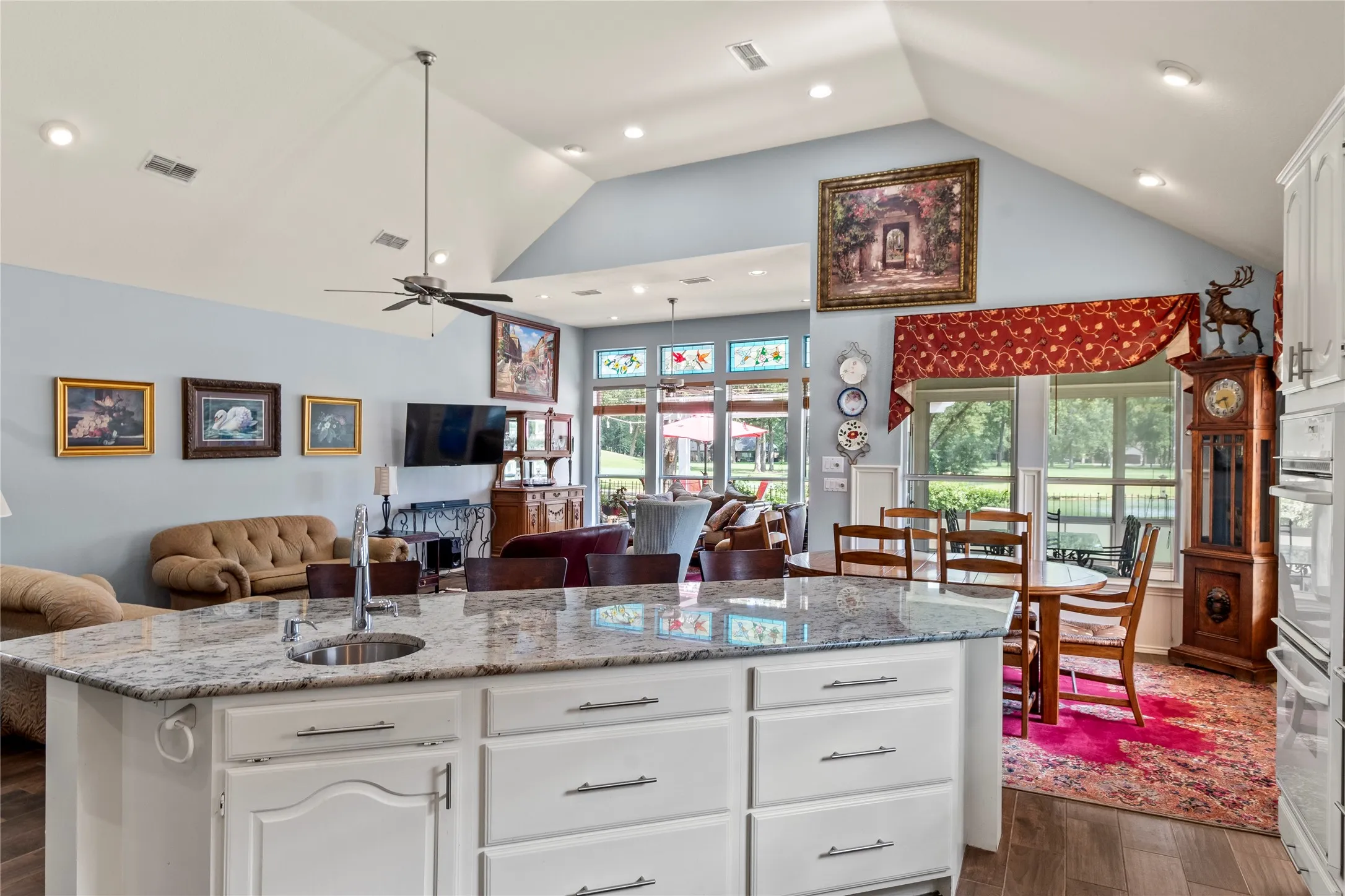 Single Family Residence For Sale in Henderson County , 347 Saint Andrews Drive, Mabank, Texas 75156, 3 Bedroom, 2 Bathroom, 2 Garage spaces, 2,148 Sqft, built in 1996, mls#21395180, Real Estate Agent in Mabank, Homes For Sale in Henderson county, Homes For Sale in Mabank, Realtor in Mabank Texas, Real Estate Brokerage Independent Realty Texas, Luminita Cordes Realtor