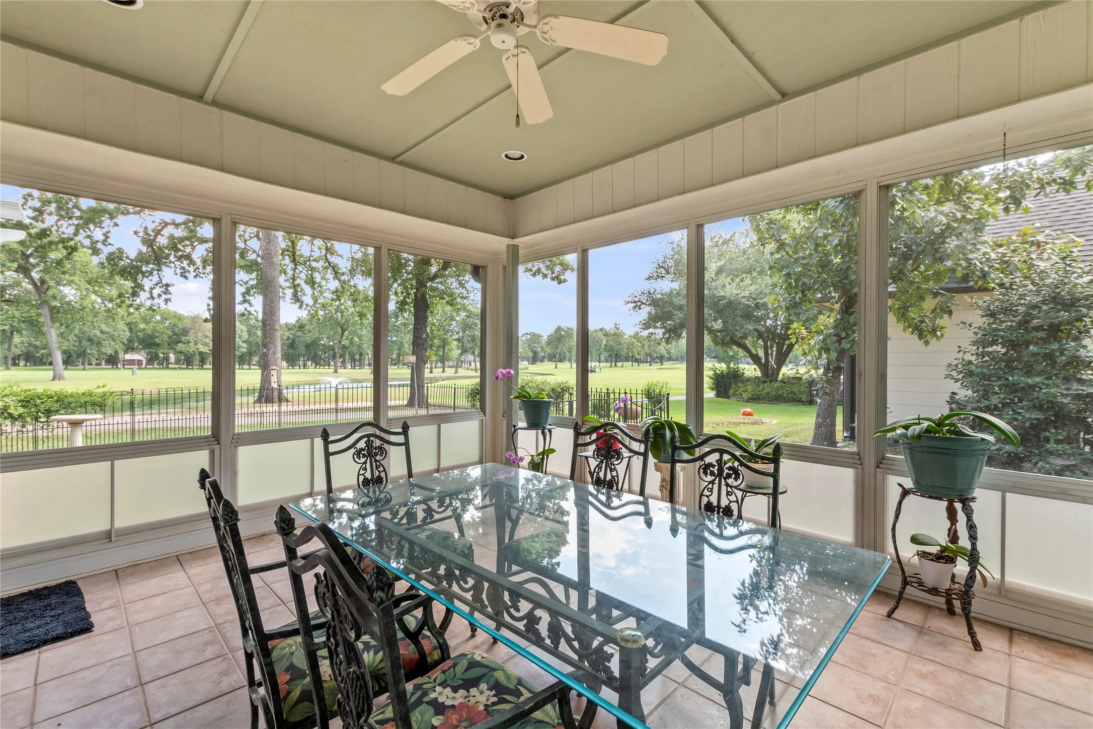 Single Family Residence For Sale in Henderson County , 347 Saint Andrews Drive, Mabank, Texas 75156, 3 Bedroom, 2 Bathroom, 2 Garage spaces, 2,148 Sqft, built in 1996, mls#21395180, Real Estate Agent in Mabank, Homes For Sale in Henderson county, Homes For Sale in Mabank, Realtor in Mabank Texas, Real Estate Brokerage Independent Realty Texas, Luminita Cordes Realtor