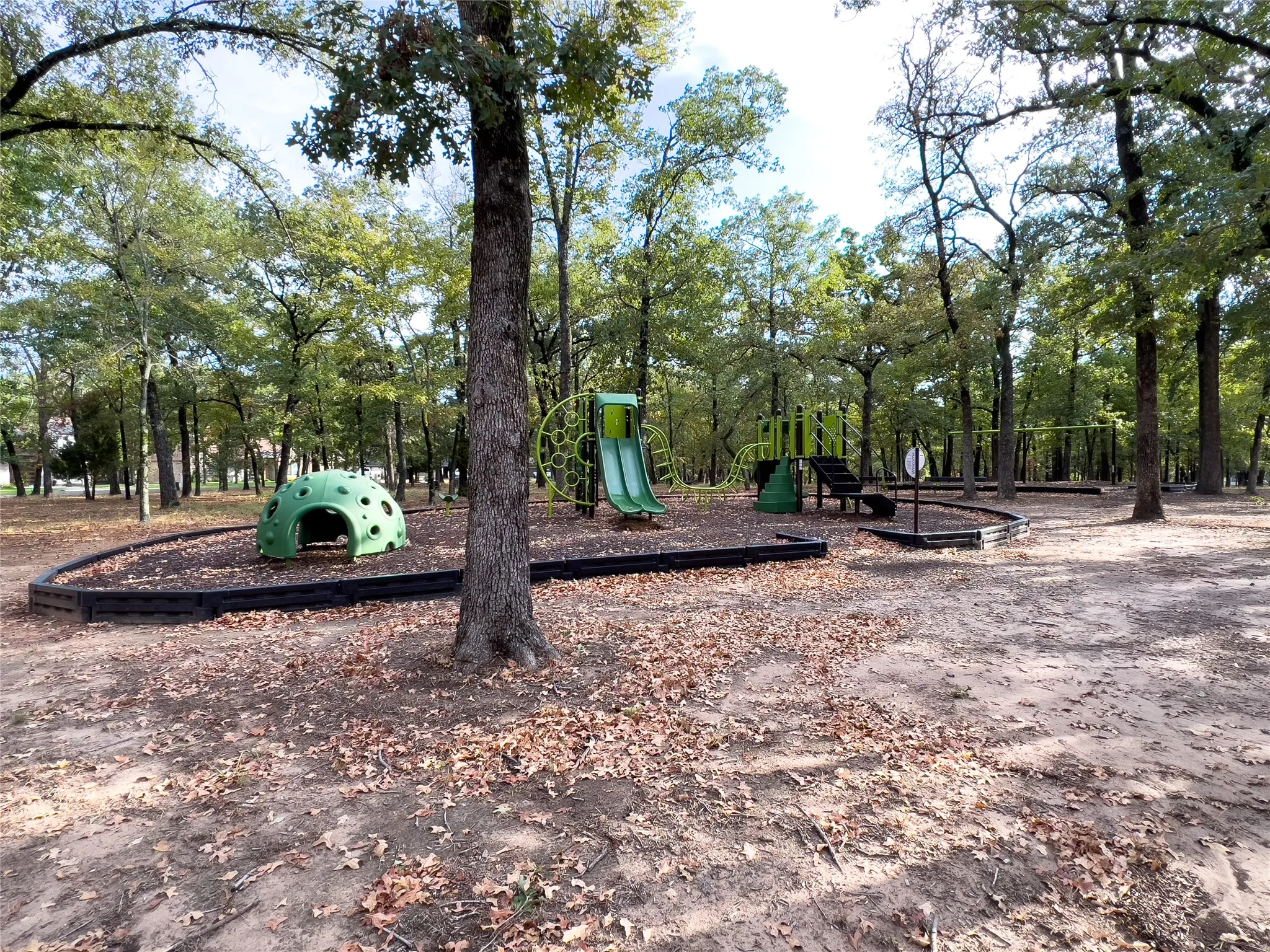 Single Family Residence For Sale in Henderson County , 347 Saint Andrews Drive, Mabank, Texas 75156, 3 Bedroom, 2 Bathroom, 2 Garage spaces, 2,148 Sqft, built in 1996, mls#21395180, Real Estate Agent in Mabank, Homes For Sale in Henderson county, Homes For Sale in Mabank, Realtor in Mabank Texas, Real Estate Brokerage Independent Realty Texas, Luminita Cordes Realtor