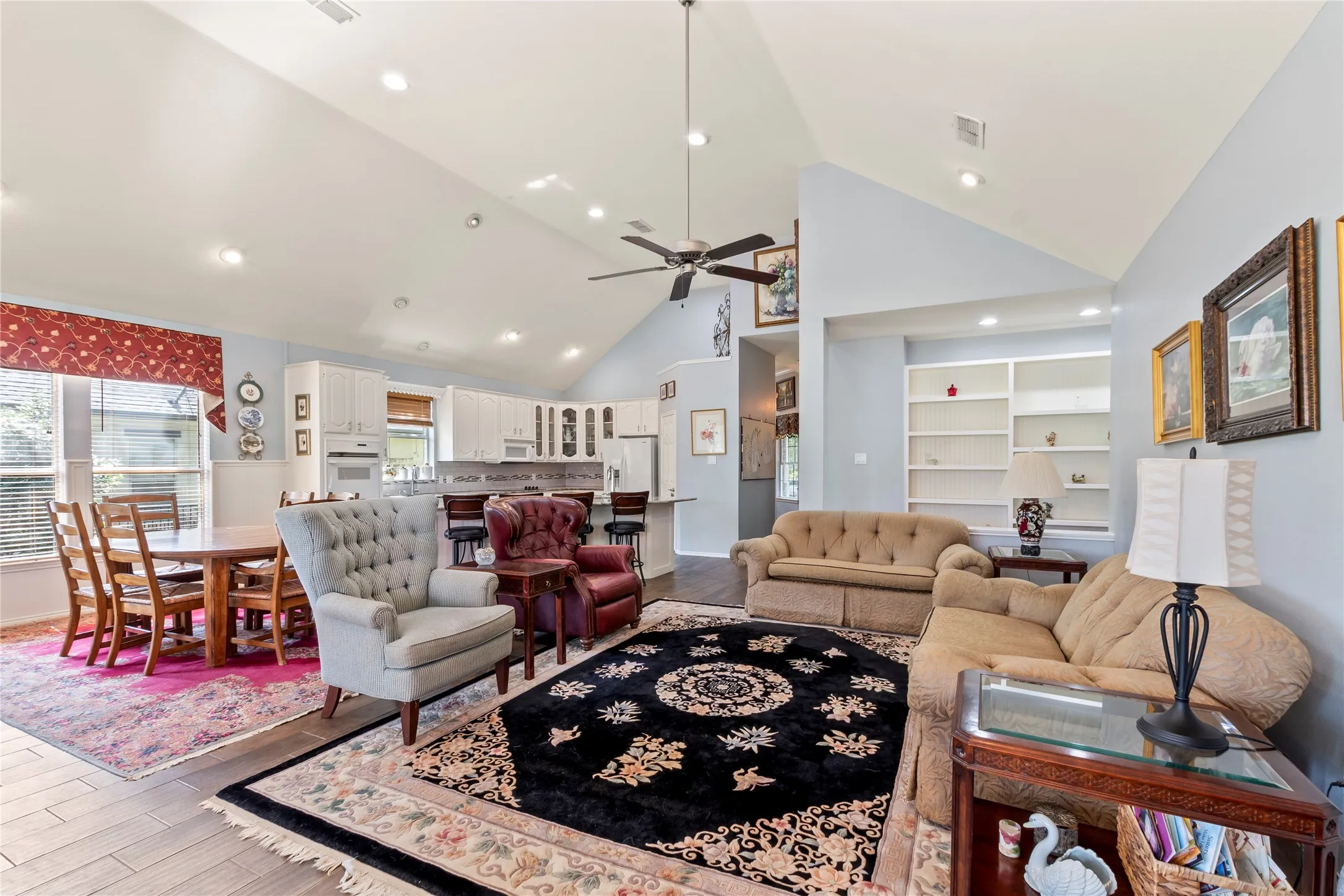 Single Family Residence For Sale in Henderson County , 347 Saint Andrews Drive, Mabank, Texas 75156, 3 Bedroom, 2 Bathroom, 2 Garage spaces, 2,148 Sqft, built in 1996, mls#21395180, Real Estate Agent in Mabank, Homes For Sale in Henderson county, Homes For Sale in Mabank, Realtor in Mabank Texas, Real Estate Brokerage Independent Realty Texas, Luminita Cordes Realtor