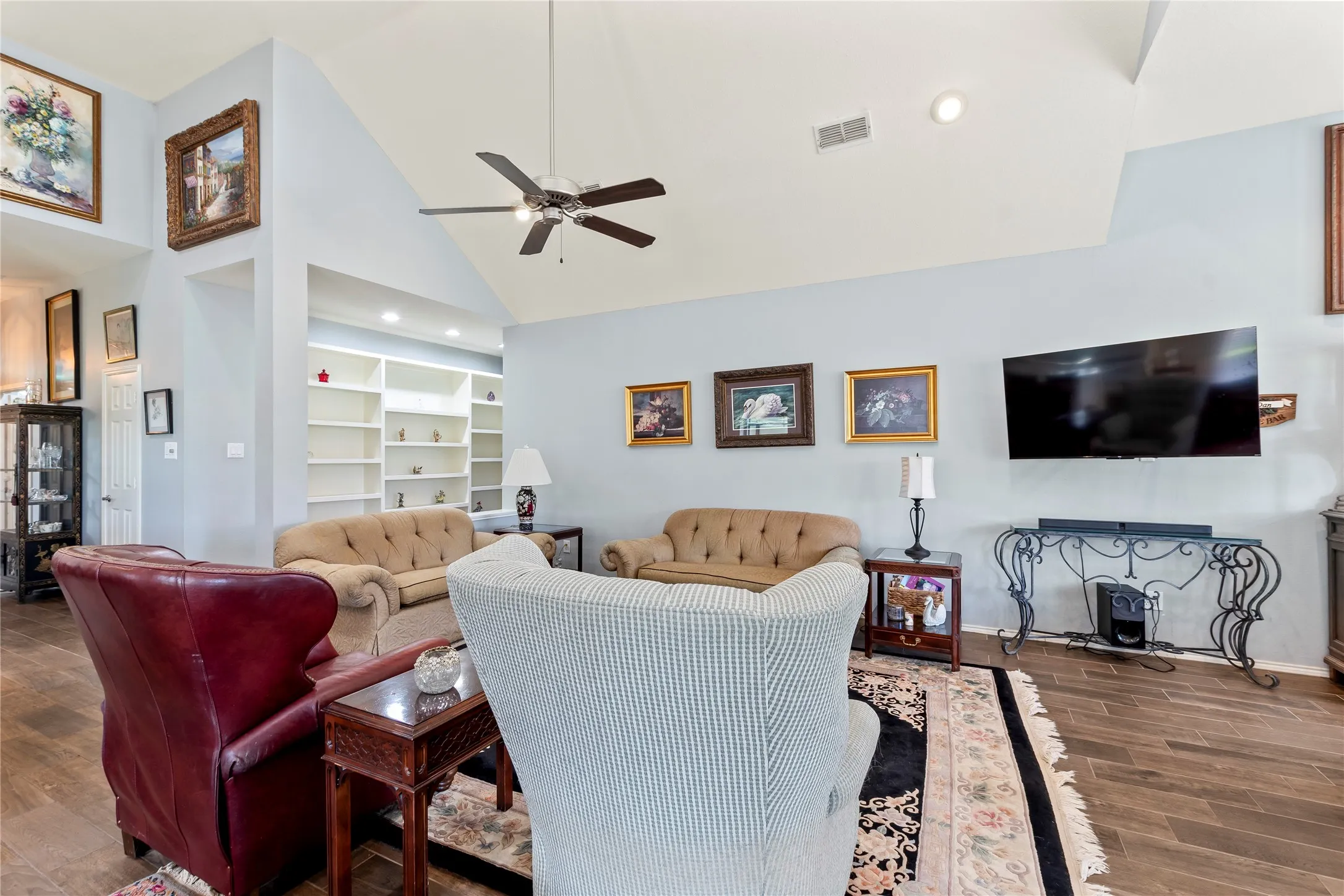 Single Family Residence For Sale in Henderson County , 347 Saint Andrews Drive, Mabank, Texas 75156, 3 Bedroom, 2 Bathroom, 2 Garage spaces, 2,148 Sqft, built in 1996, mls#21395180, Real Estate Agent in Mabank, Homes For Sale in Henderson county, Homes For Sale in Mabank, Realtor in Mabank Texas, Real Estate Brokerage Independent Realty Texas, Luminita Cordes Realtor