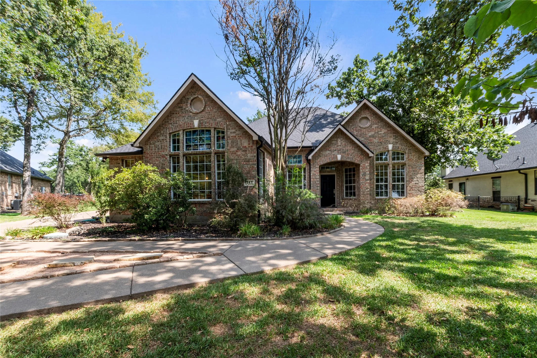 Single Family Residence For Sale in Henderson County , 347 Saint Andrews Drive, Mabank, Texas 75156, 3 Bedroom, 2 Bathroom, 2 Garage spaces, 2,148 Sqft, built in 1996, mls#21395180, Real Estate Agent in Mabank, Homes For Sale in Henderson county, Homes For Sale in Mabank, Realtor in Mabank Texas, Real Estate Brokerage Independent Realty Texas, Luminita Cordes Realtor