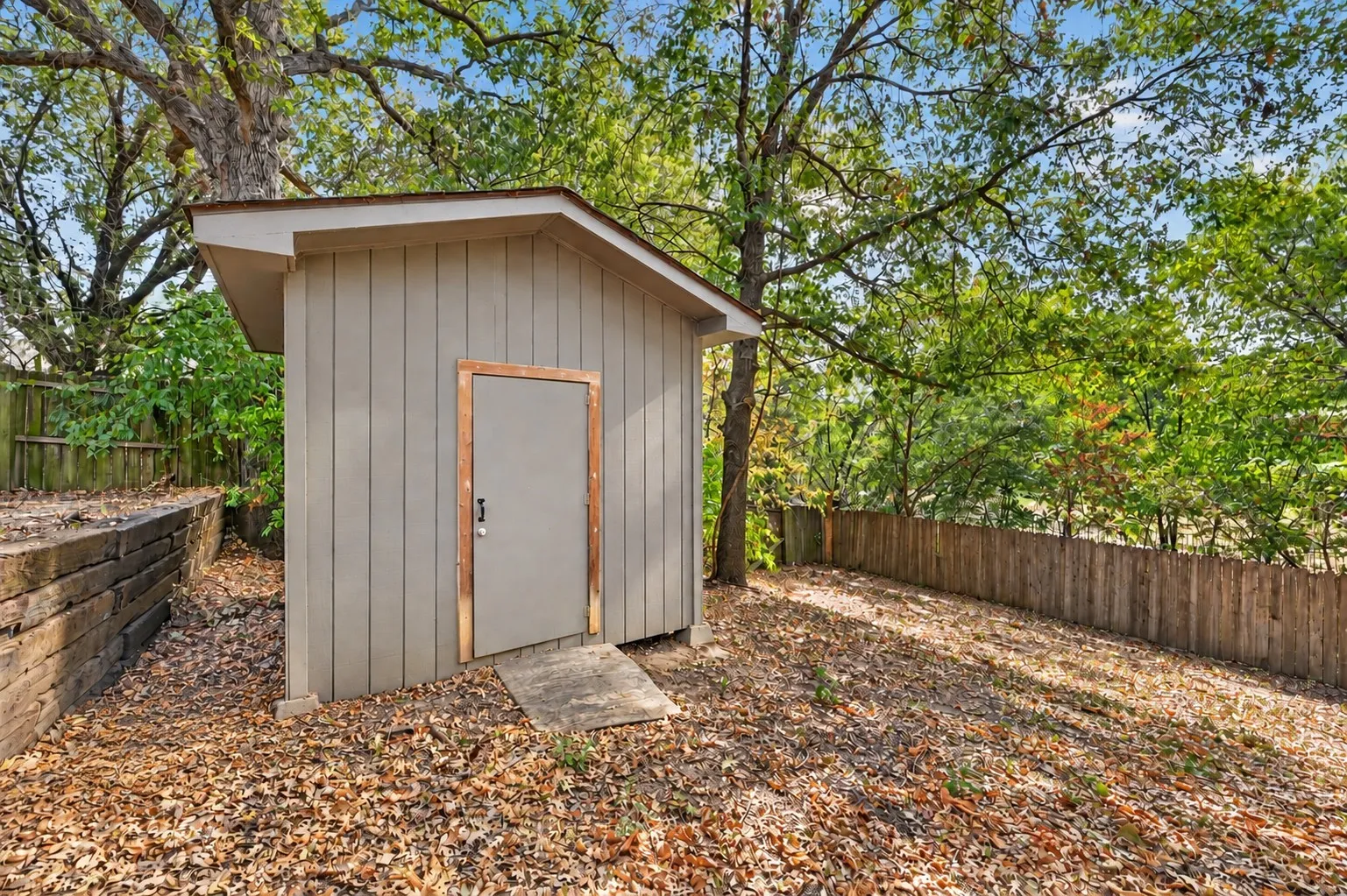 Single Family Residence For Sale in Tarrant County , 806 Creekside Drive, Euless, Texas 76040, 3 Bedroom, 2 Bathroom, 2 Garage spaces, 1,735 Sqft, built in 1984, mls#21387503, Real Estate Agent in Euless, Homes For Sale in Tarrant county, Homes For Sale in Euless, Realtor in Euless Texas, Real Estate Brokerage Independent Realty Texas, Luminita Cordes Realtor