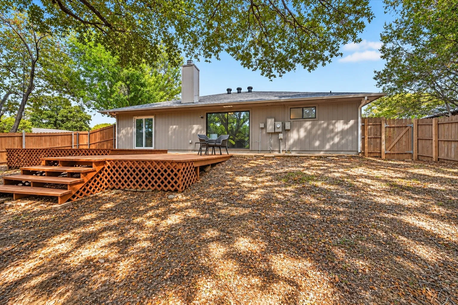 Single Family Residence For Sale in Tarrant County , 806 Creekside Drive, Euless, Texas 76040, 3 Bedroom, 2 Bathroom, 2 Garage spaces, 1,735 Sqft, built in 1984, mls#21387503, Real Estate Agent in Euless, Homes For Sale in Tarrant county, Homes For Sale in Euless, Realtor in Euless Texas, Real Estate Brokerage Independent Realty Texas, Luminita Cordes Realtor